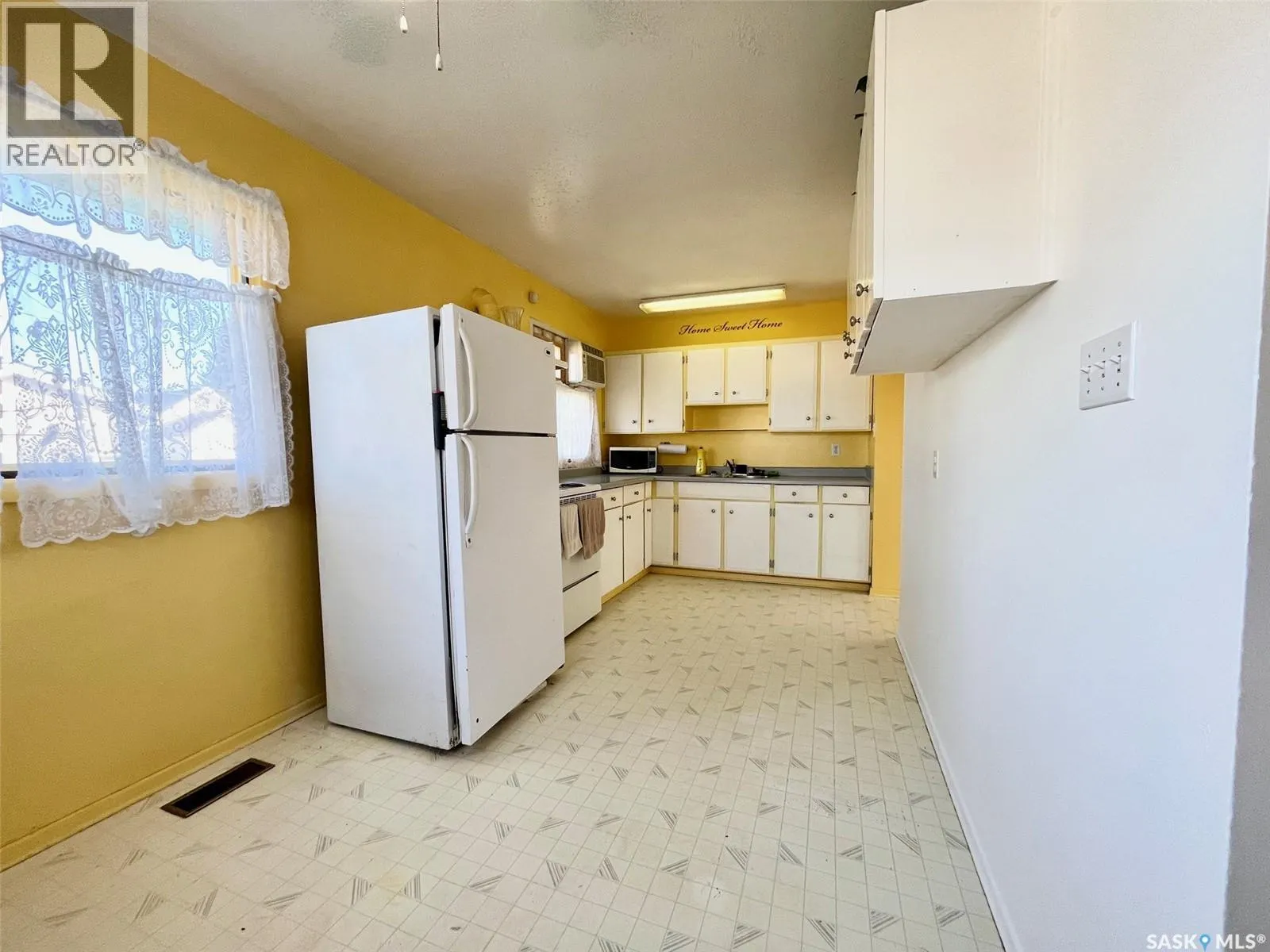 113 1st STREET W