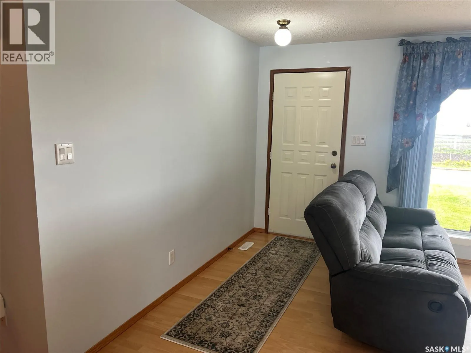 206 4th STREET NW