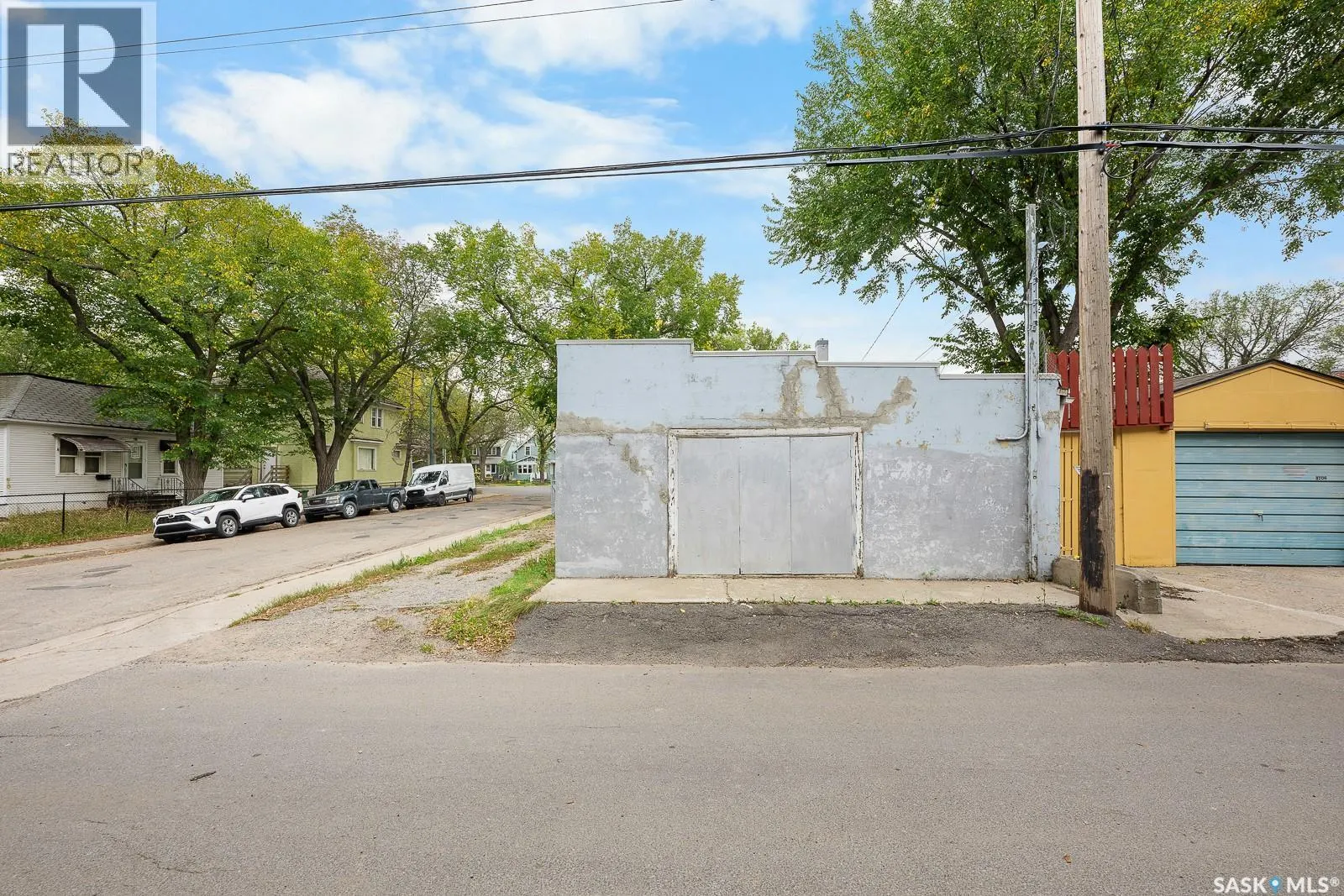 1200 VICTORIA AVENUE