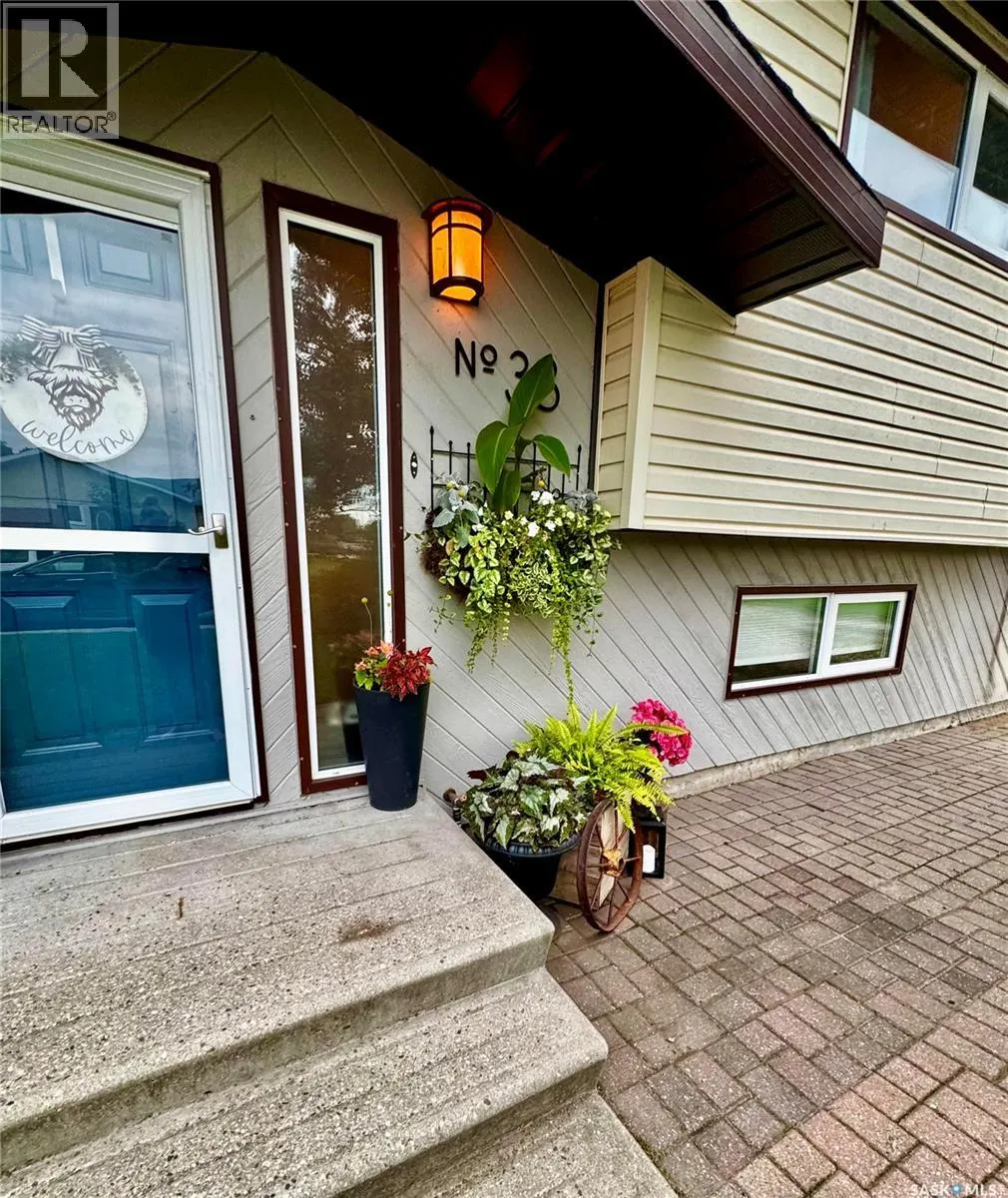 38 Howard CRESCENT