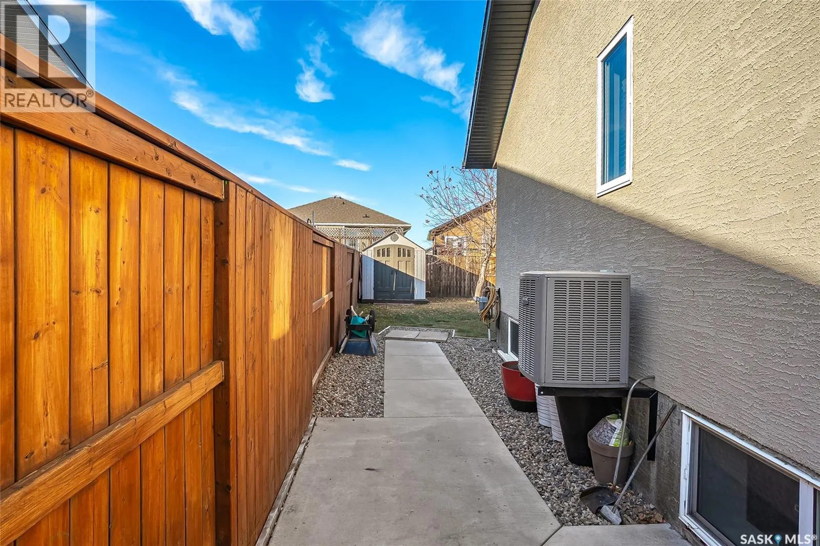 223 Greenfield CRESCENT