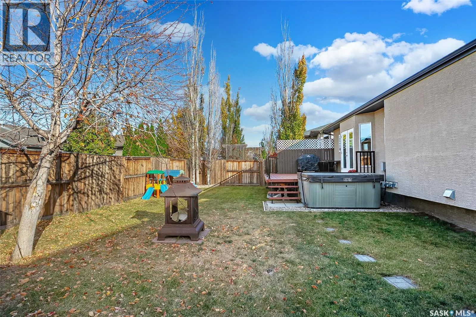 223 Greenfield CRESCENT