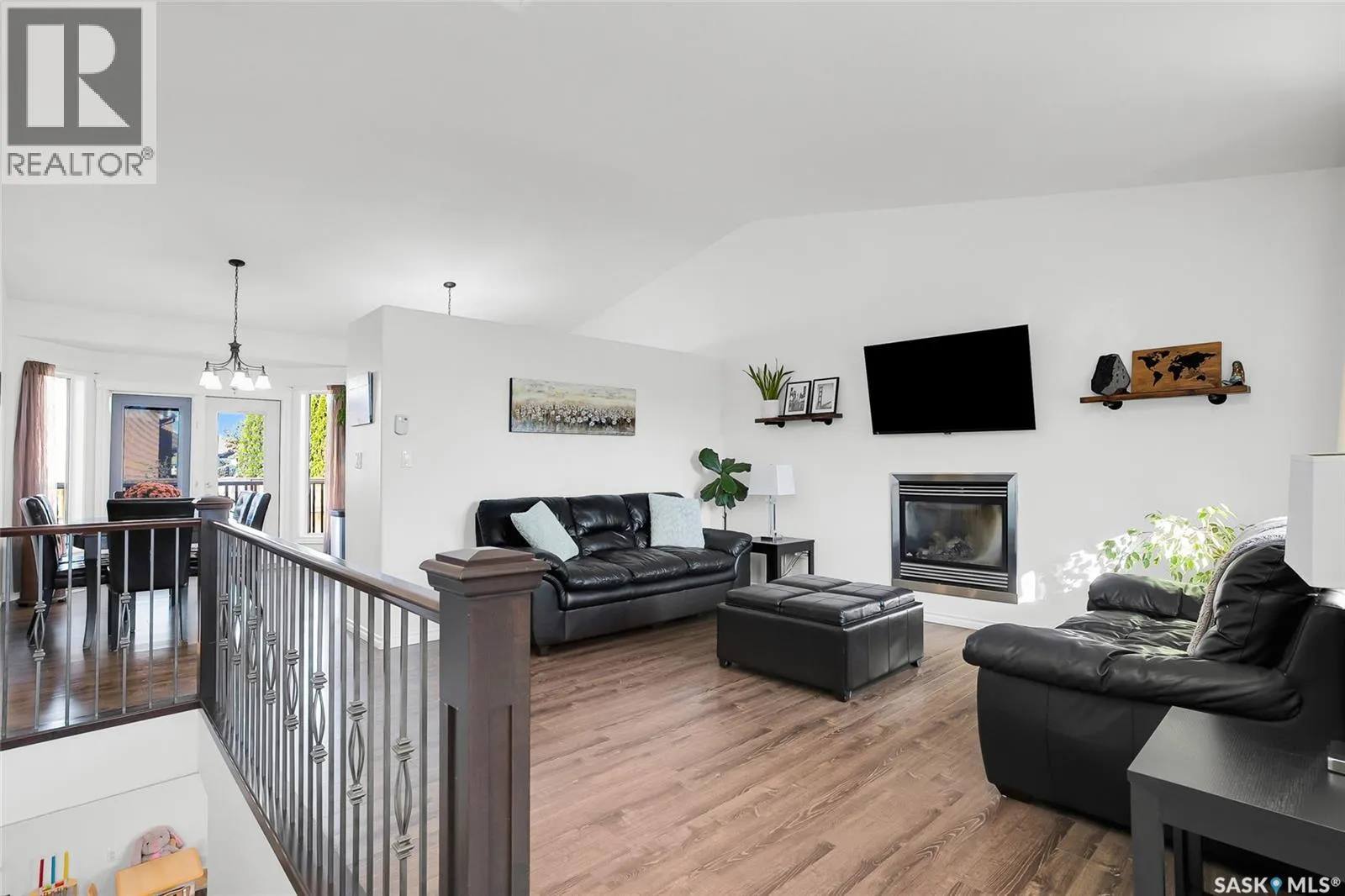 223 Greenfield CRESCENT