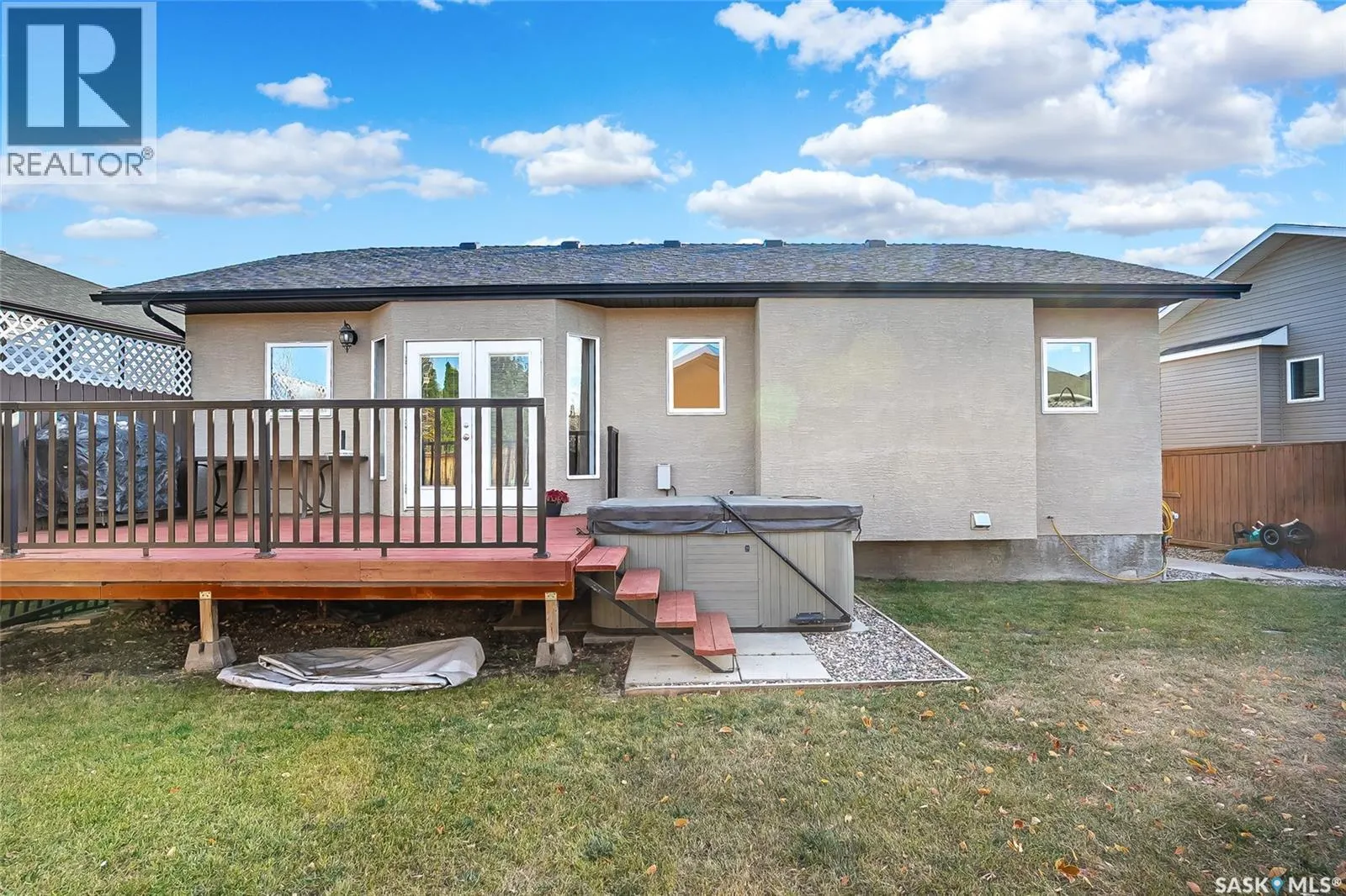 223 Greenfield CRESCENT