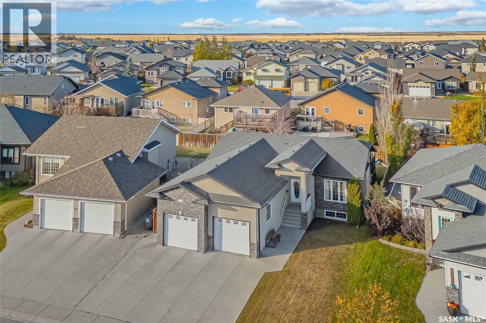 223 Greenfield CRESCENT