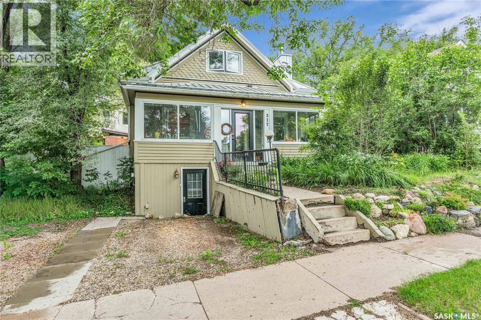 317 G AVENUE N