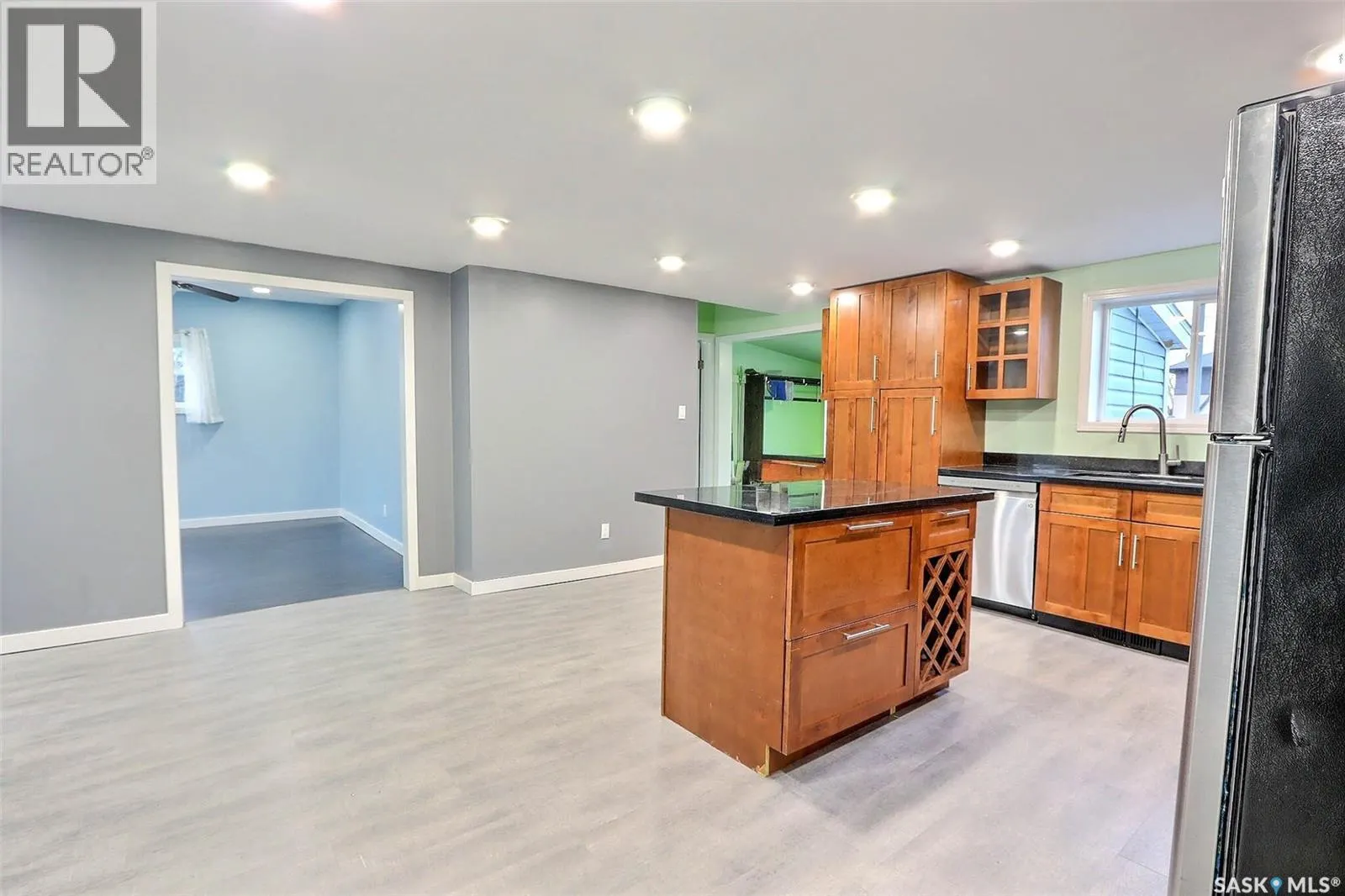 328 23rd STREET E