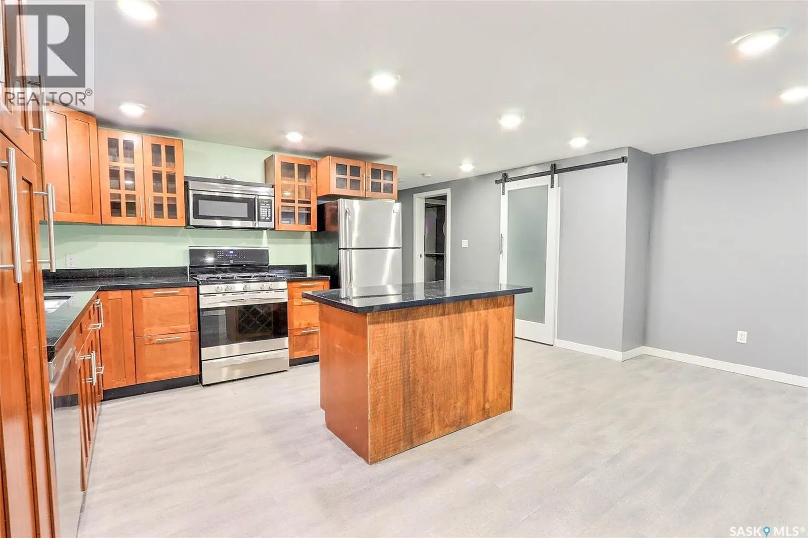 328 23rd STREET E
