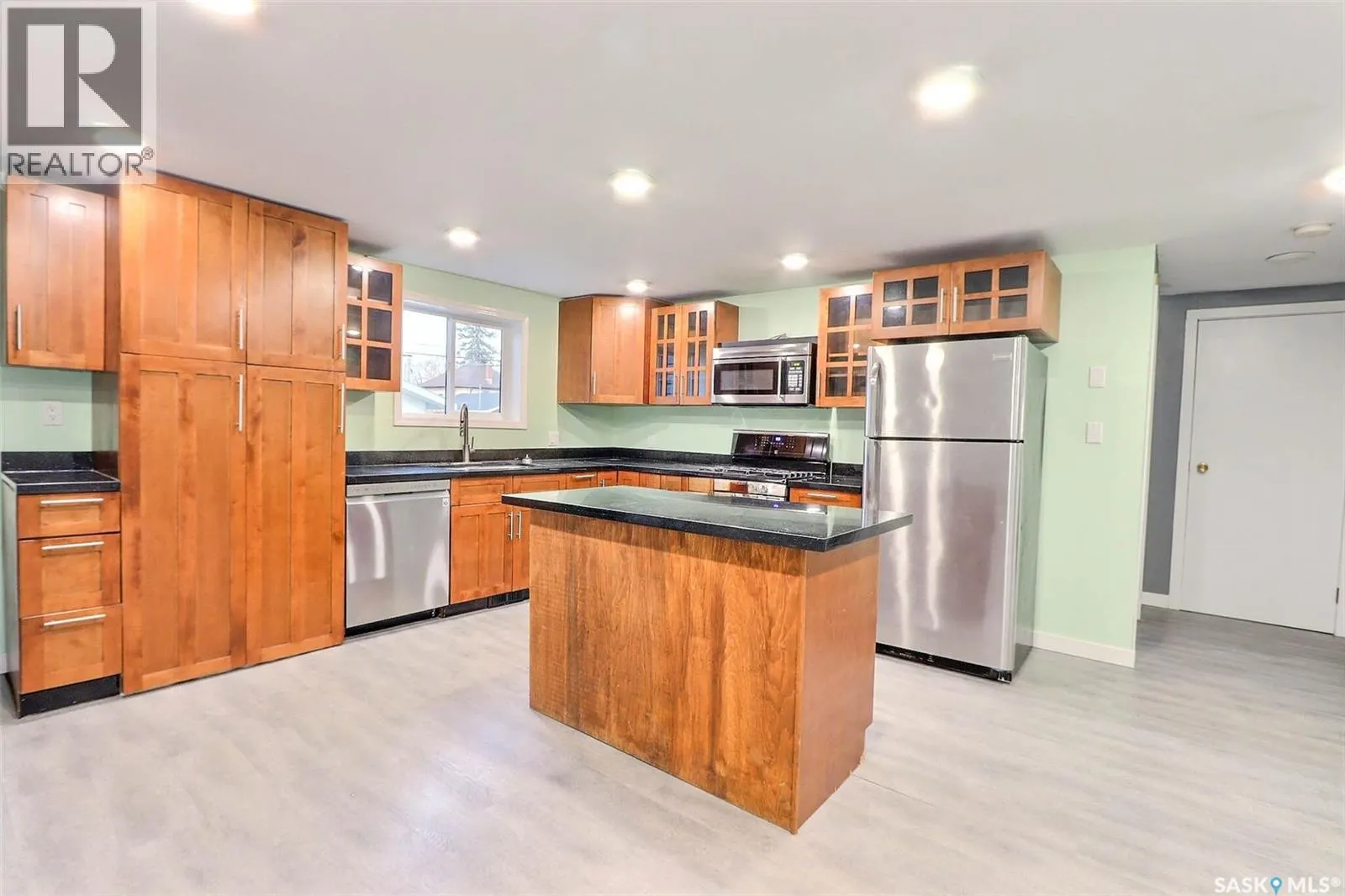 328 23rd STREET E