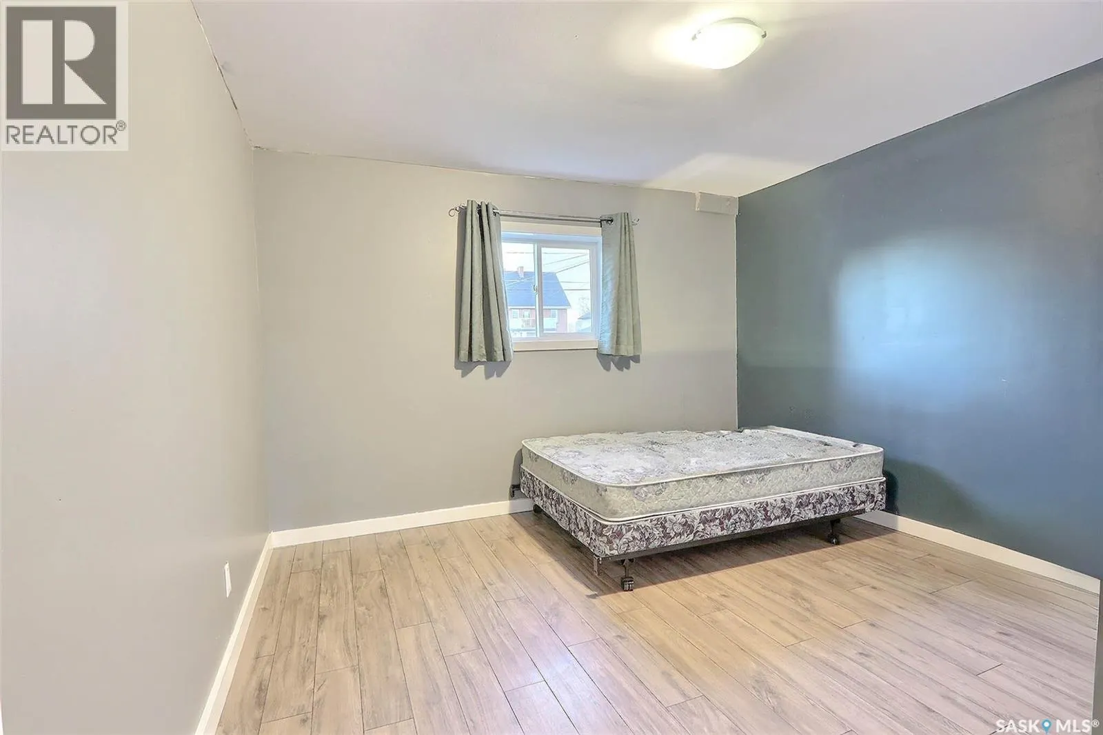 328 23rd STREET E