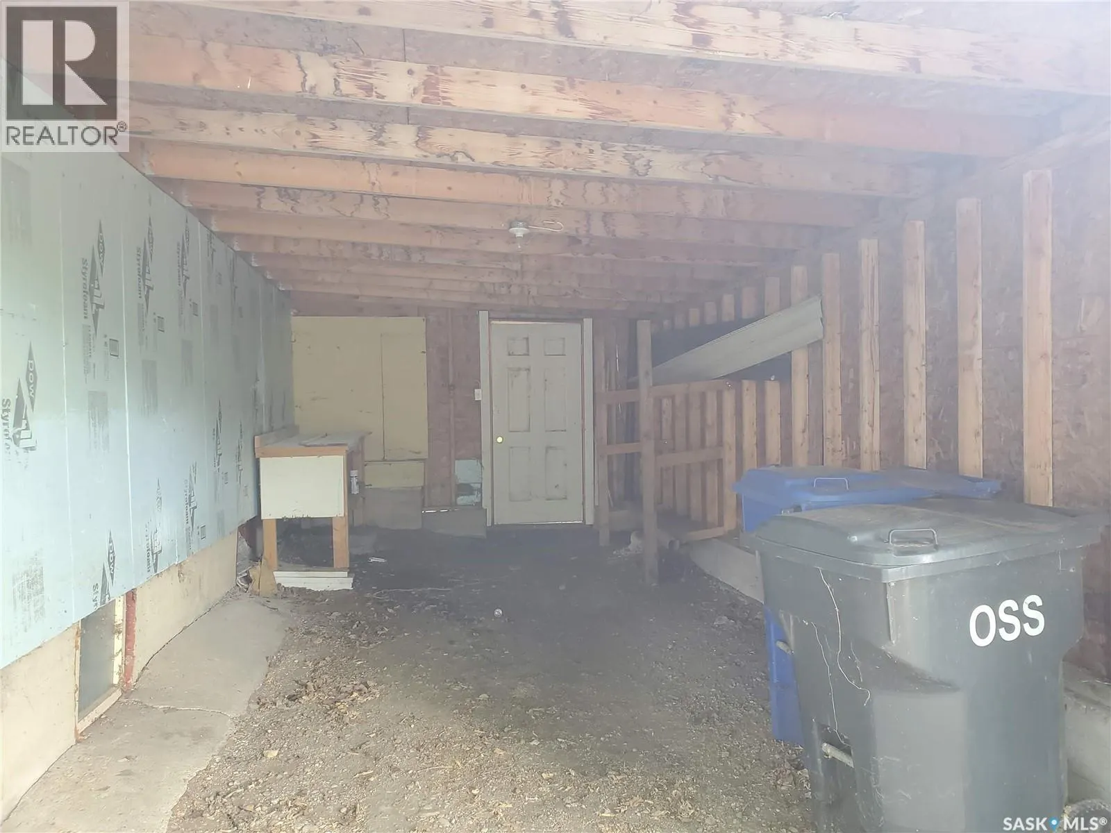 122 WALL AVENUE