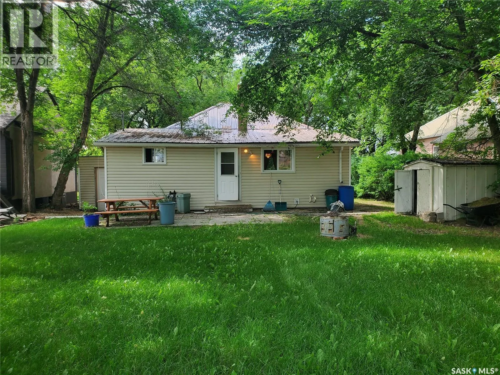 122 WALL AVENUE