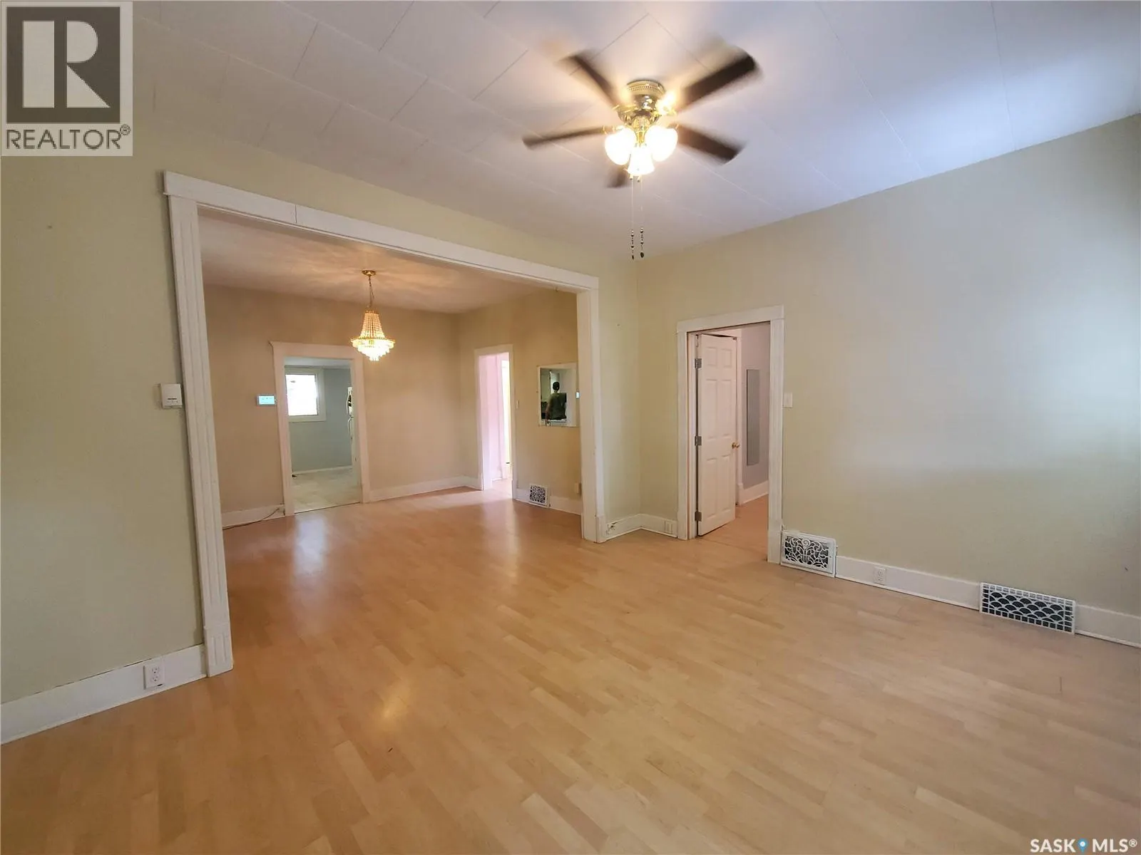 122 WALL AVENUE