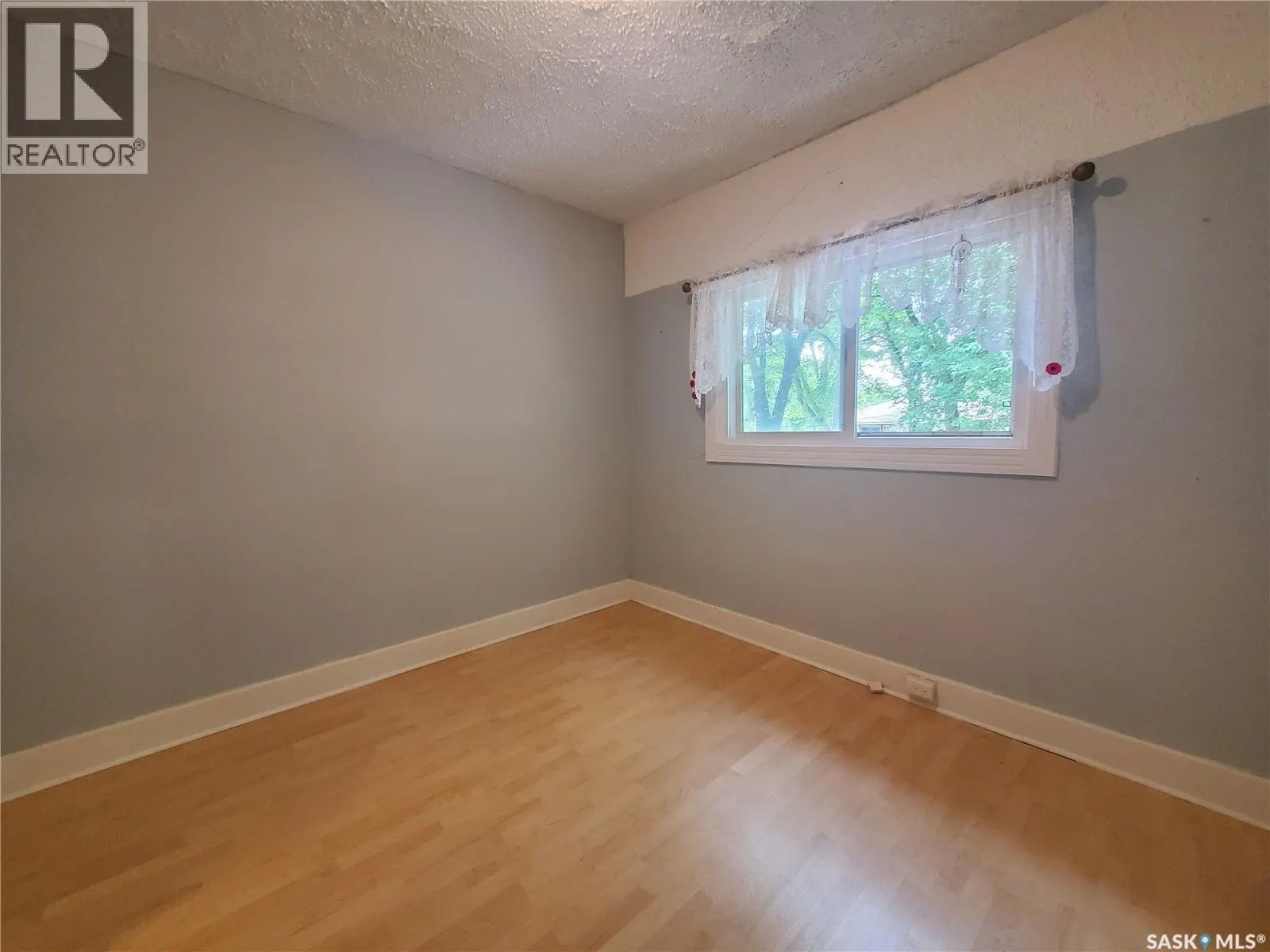 122 WALL AVENUE
