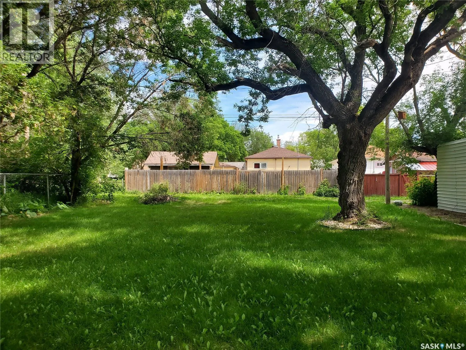 122 WALL AVENUE