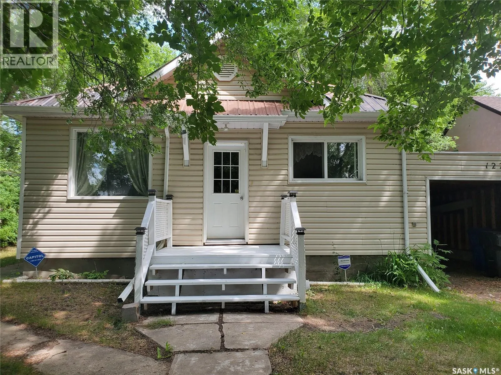 122 WALL AVENUE