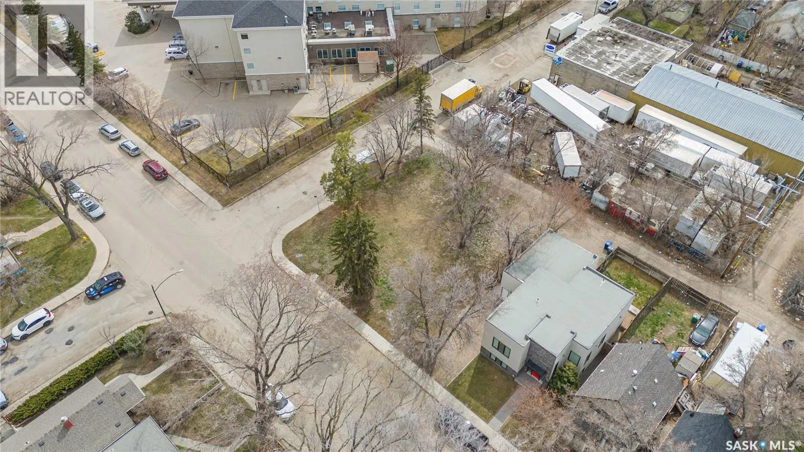 205 25th STREET W