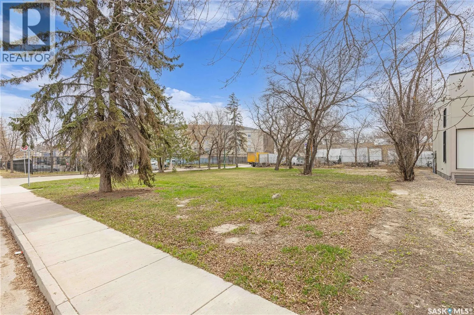 205 25th STREET W