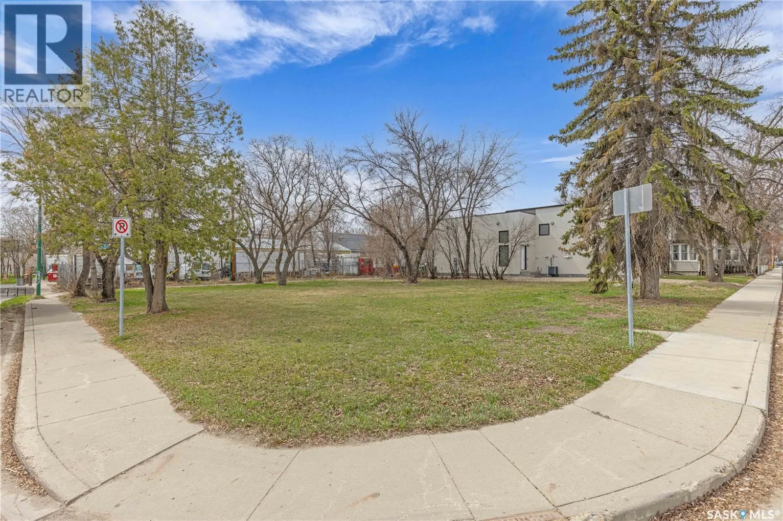 205 25th STREET W