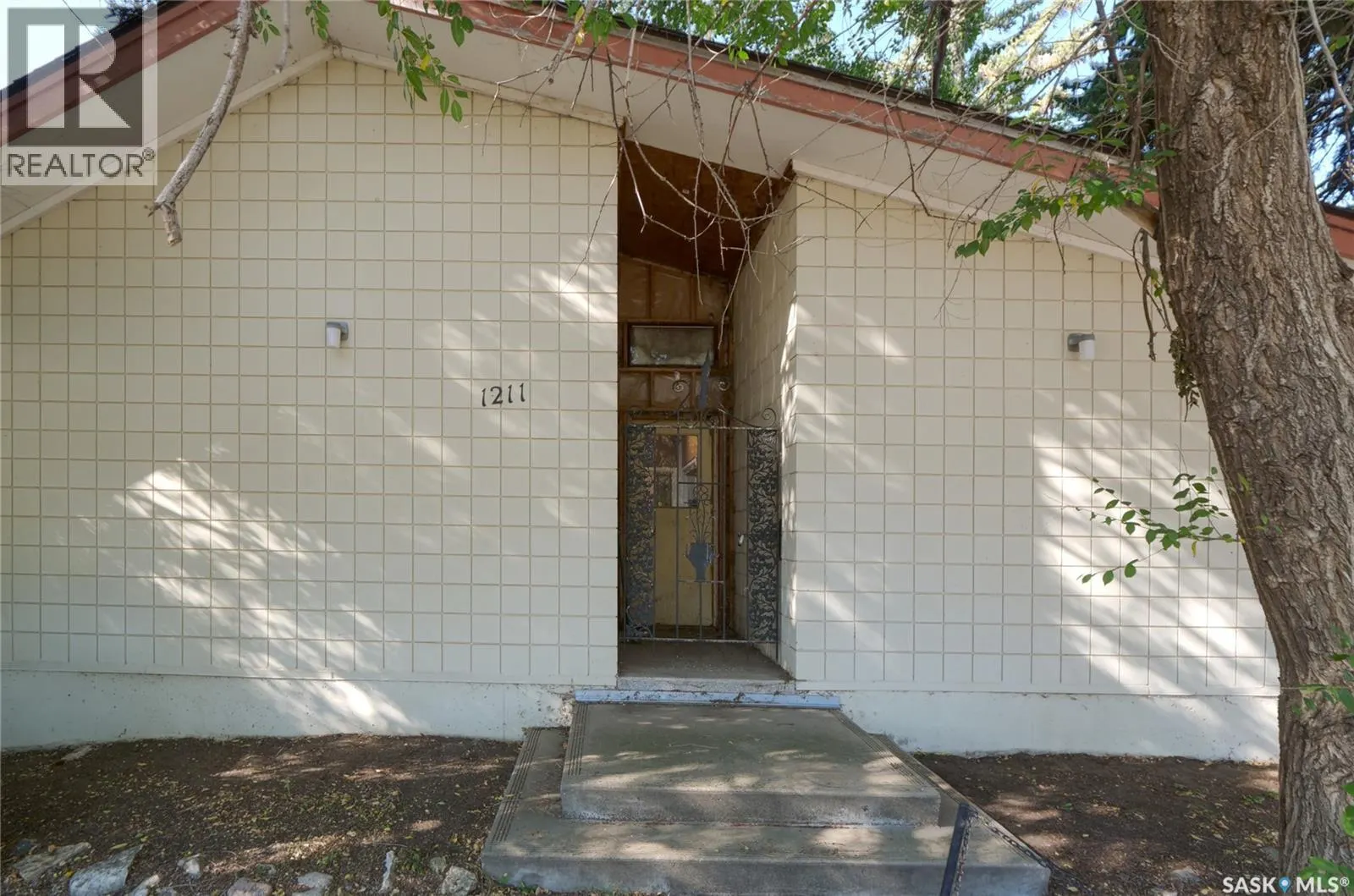 1211 Gordon ROAD