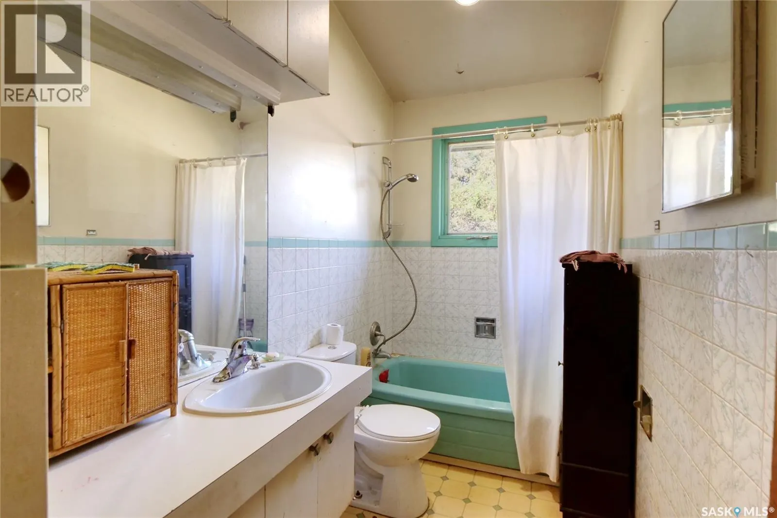 1211 Gordon ROAD