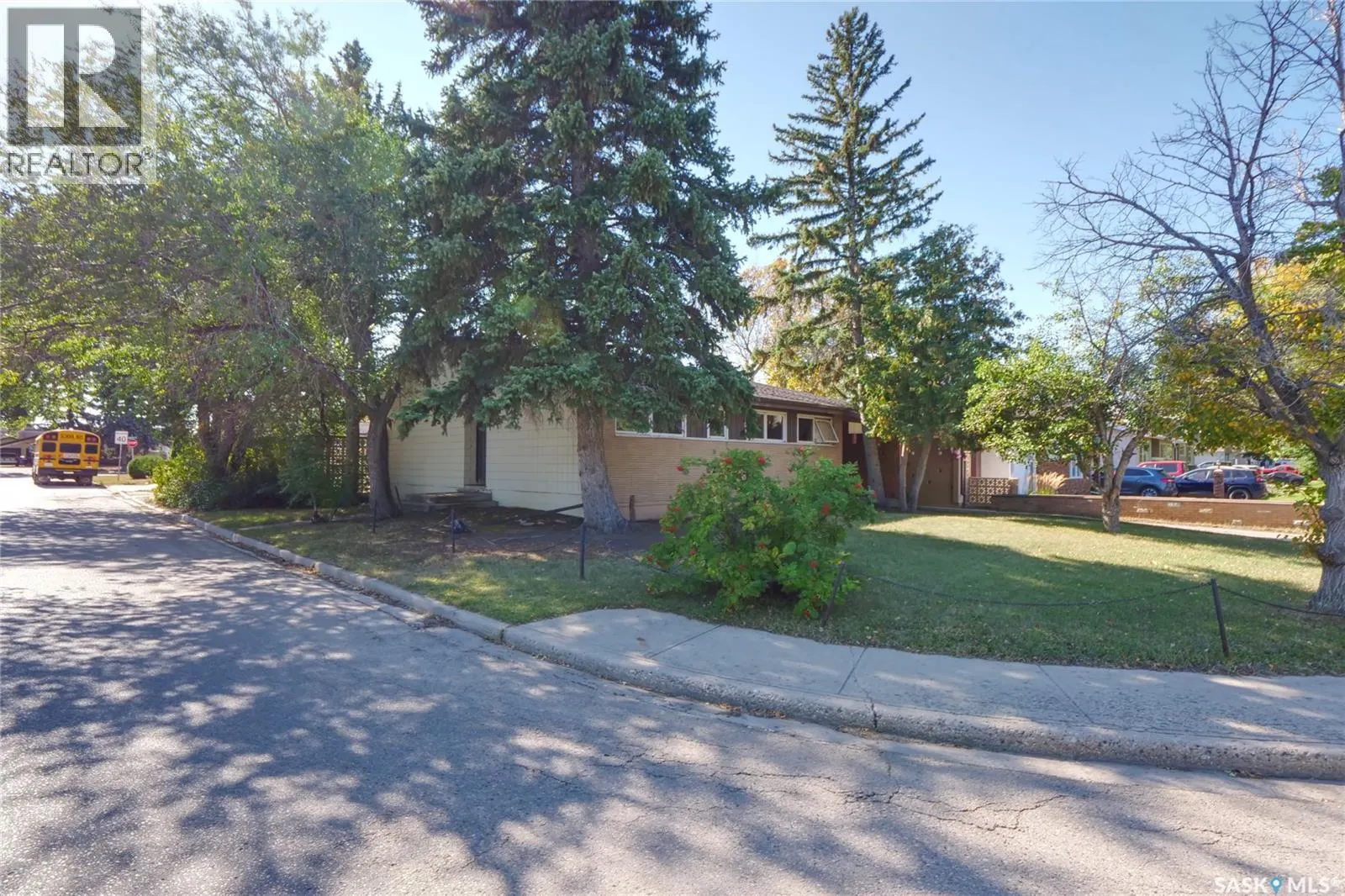 1211 Gordon ROAD