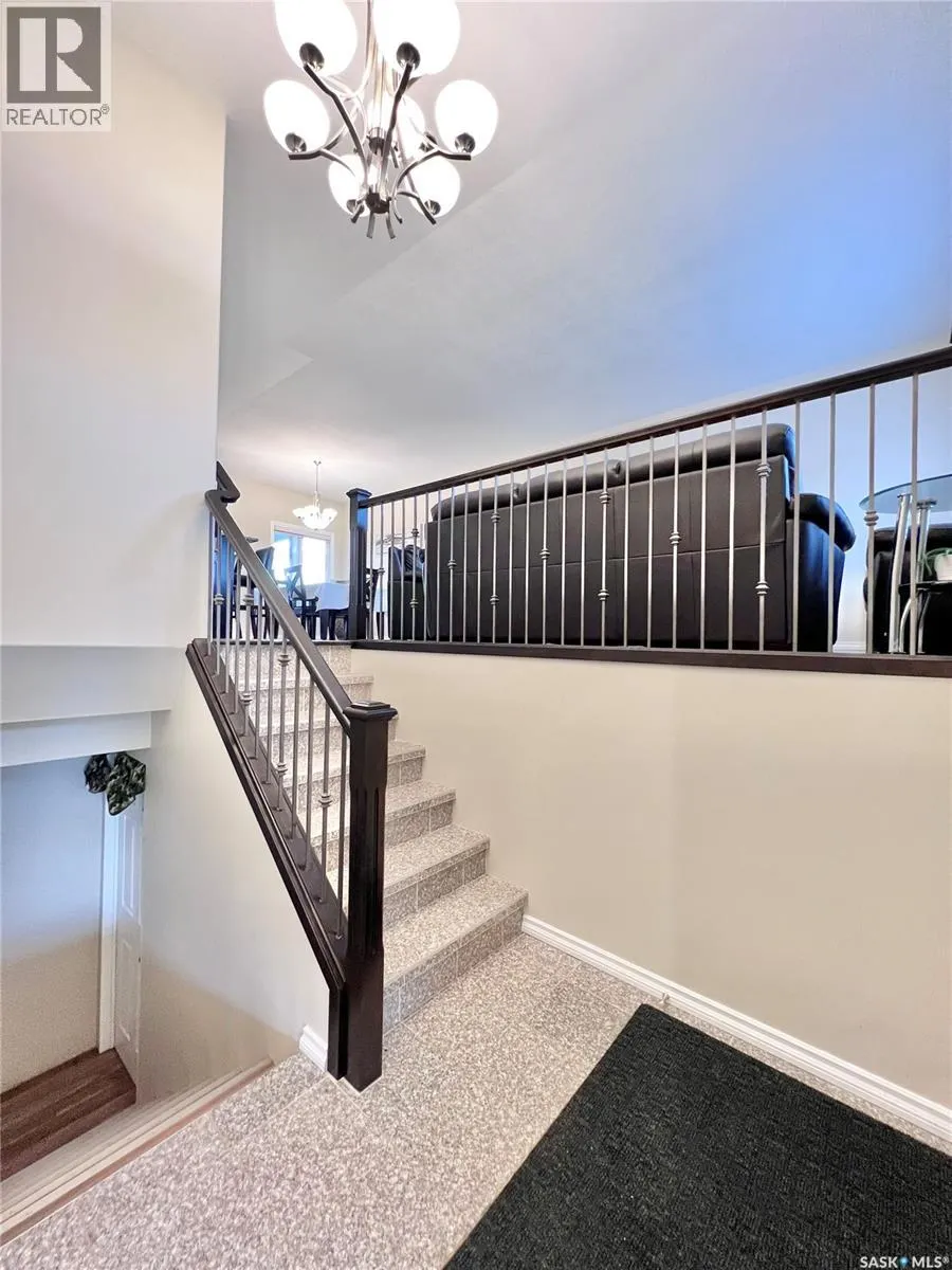 104 4th STREET E