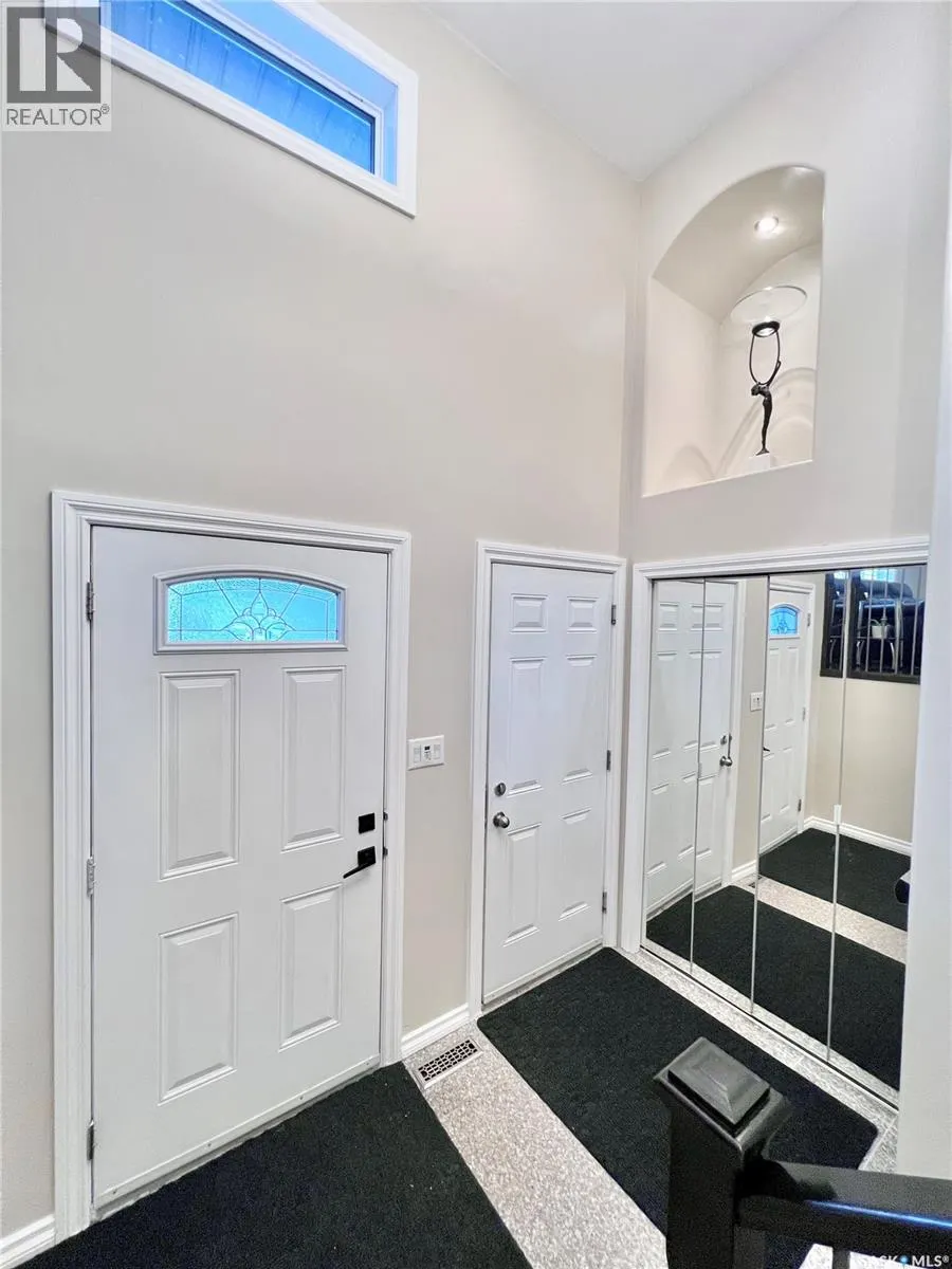 104 4th STREET E