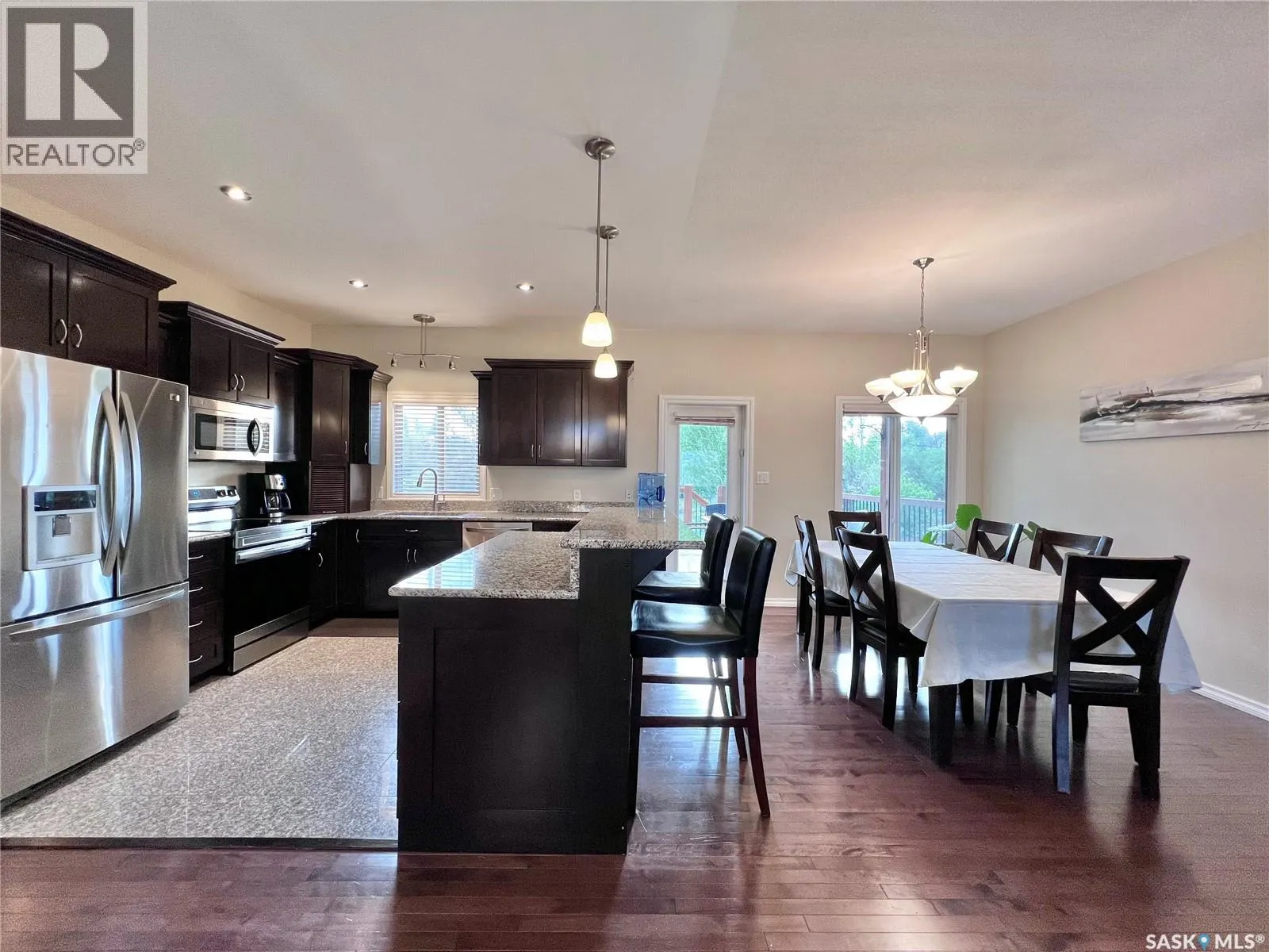 104 4th STREET E