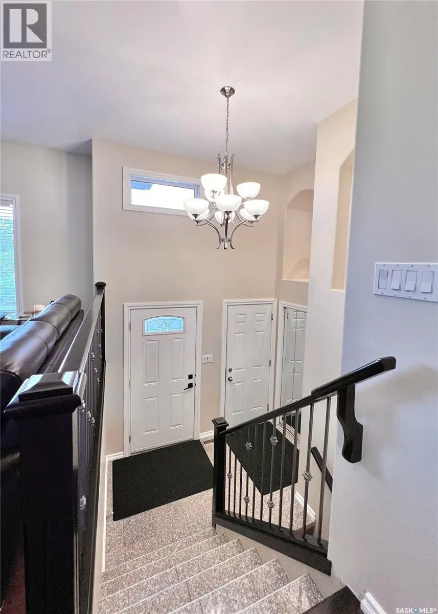 104 4th STREET E