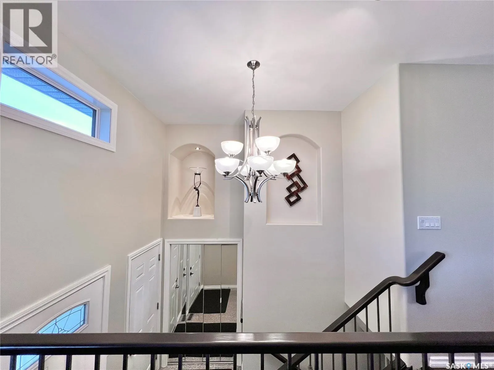 104 4th STREET E