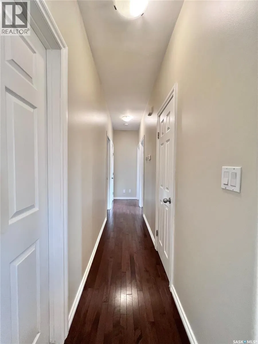 104 4th STREET E