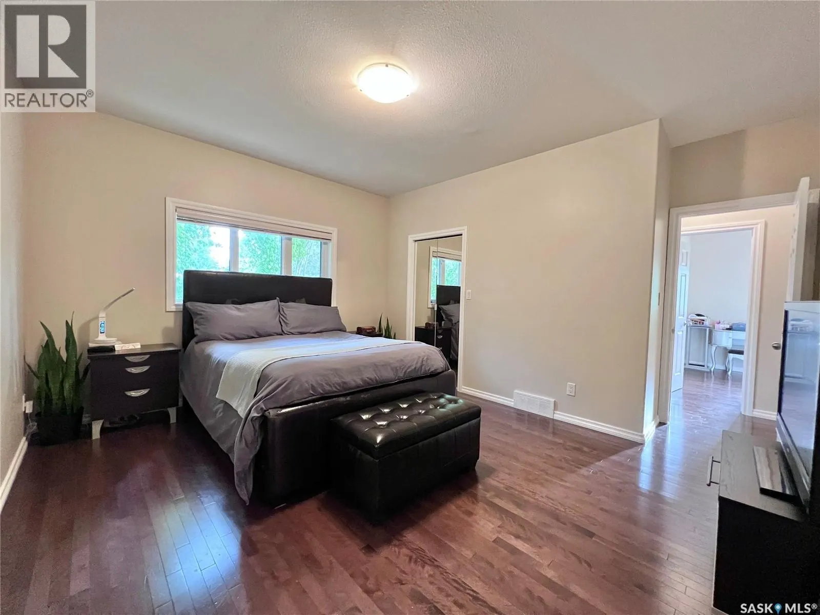104 4th STREET E
