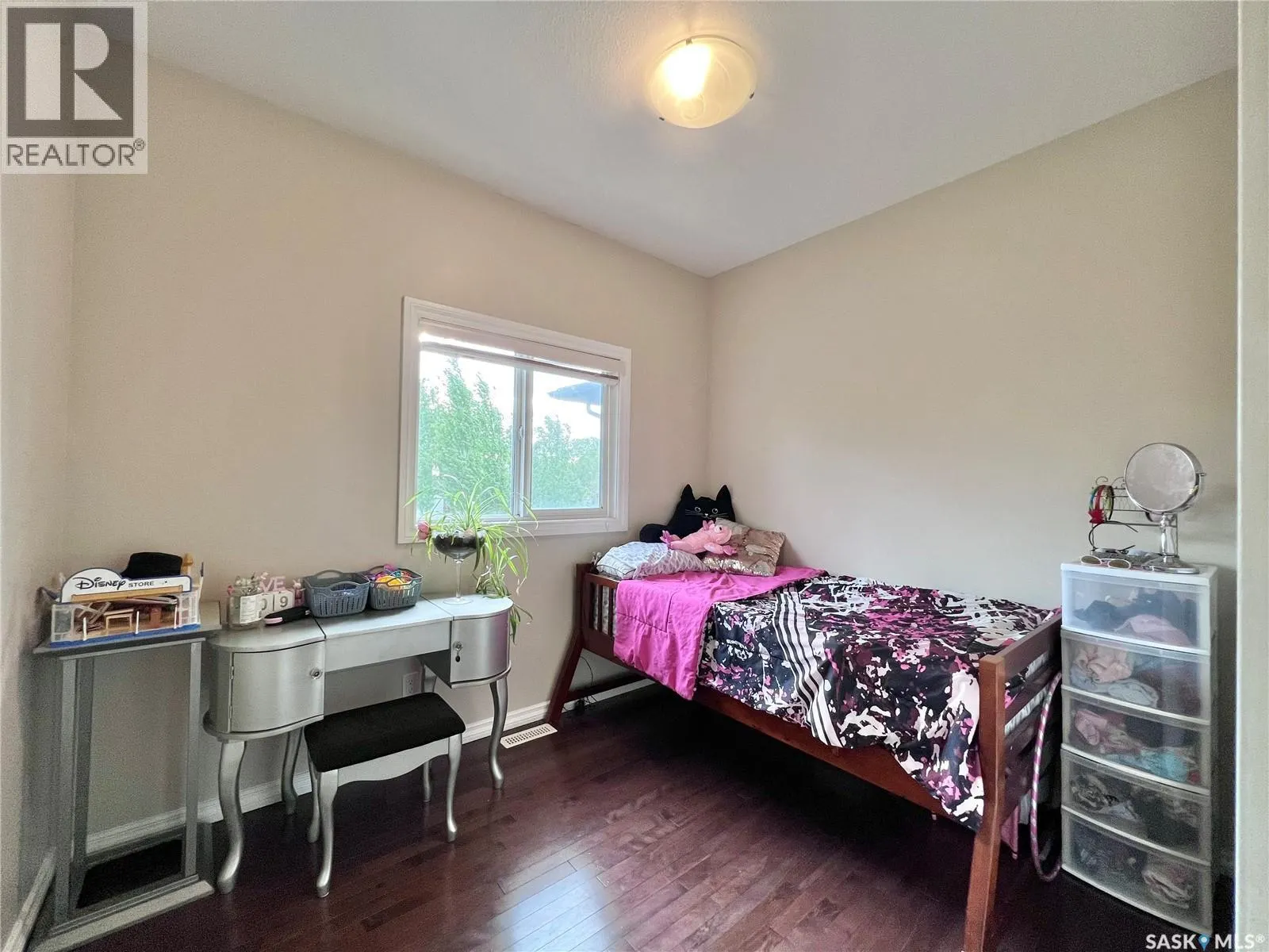 104 4th STREET E