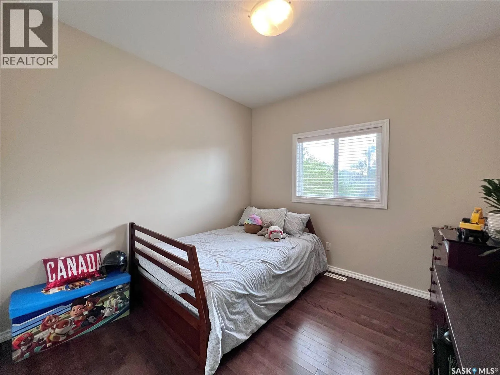 104 4th STREET E