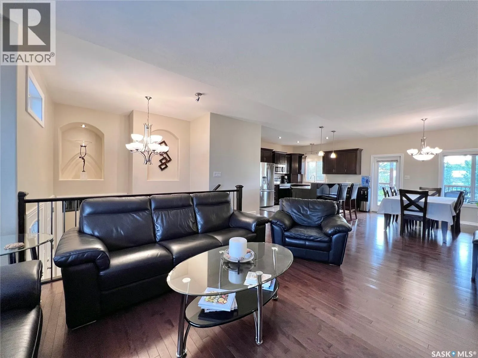 104 4th STREET E