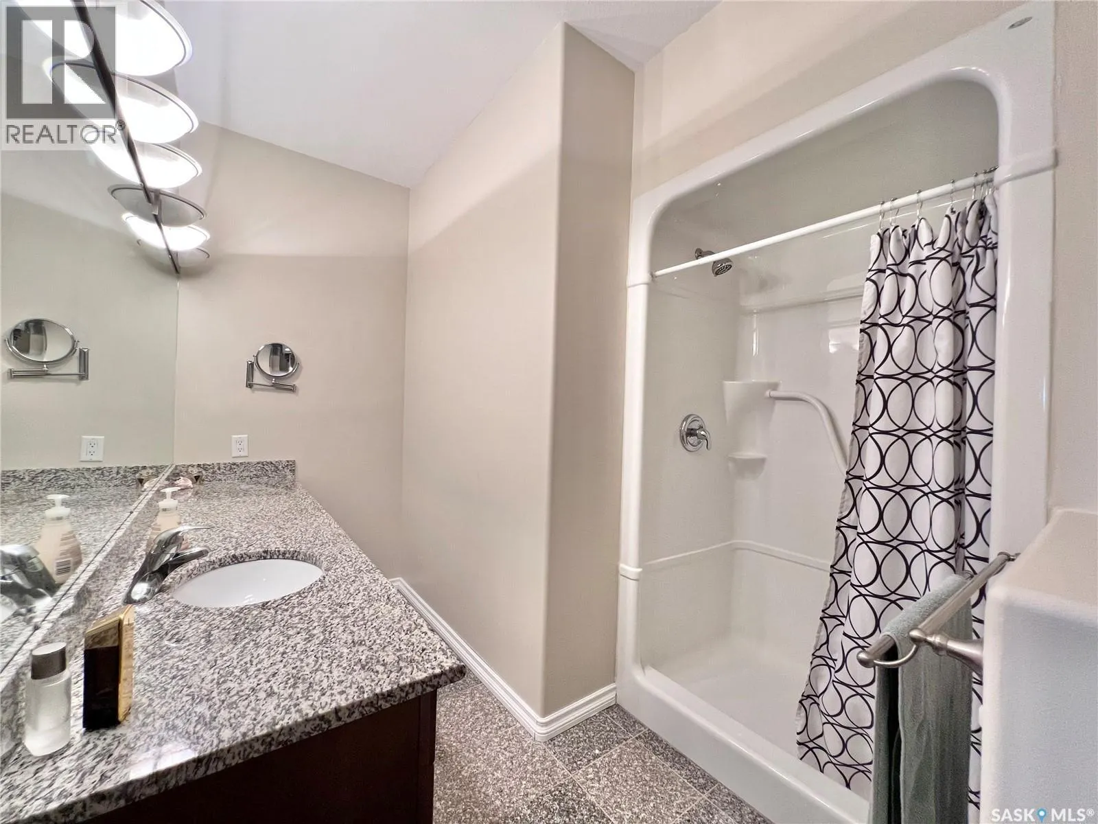 104 4th STREET E