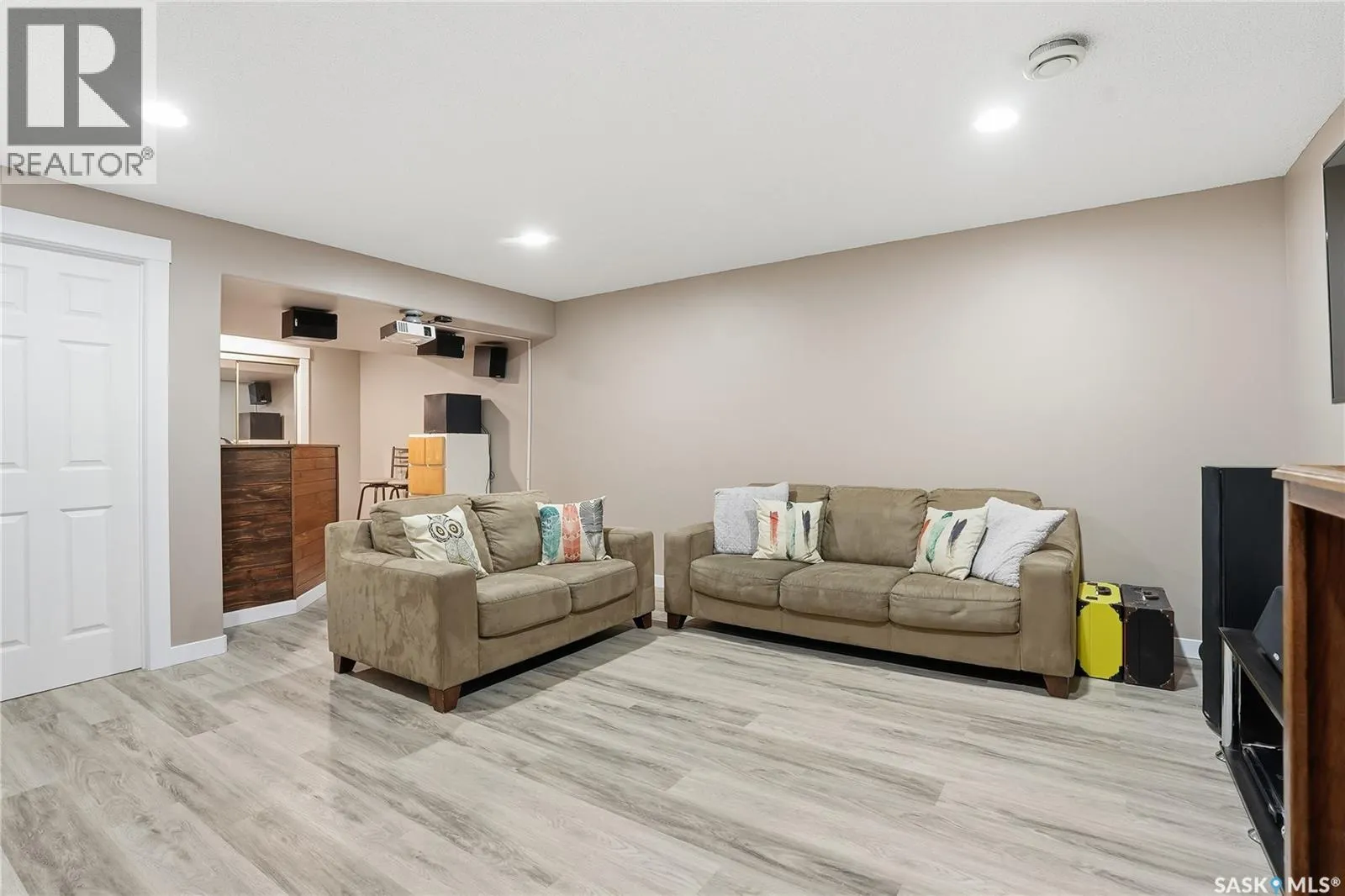 213 663 Beckett CRESCENT
