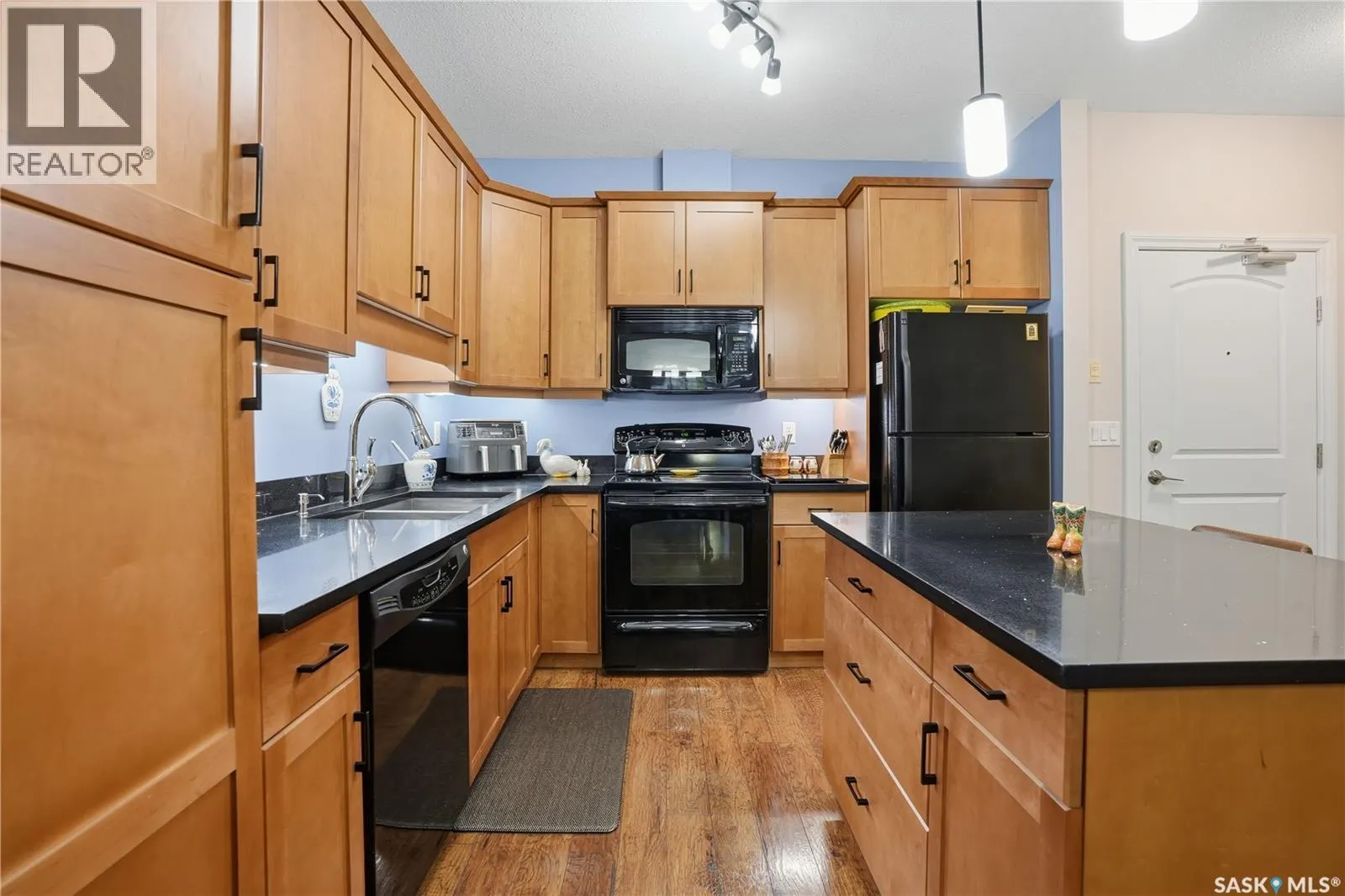 301 2160 Heseltine ROAD
