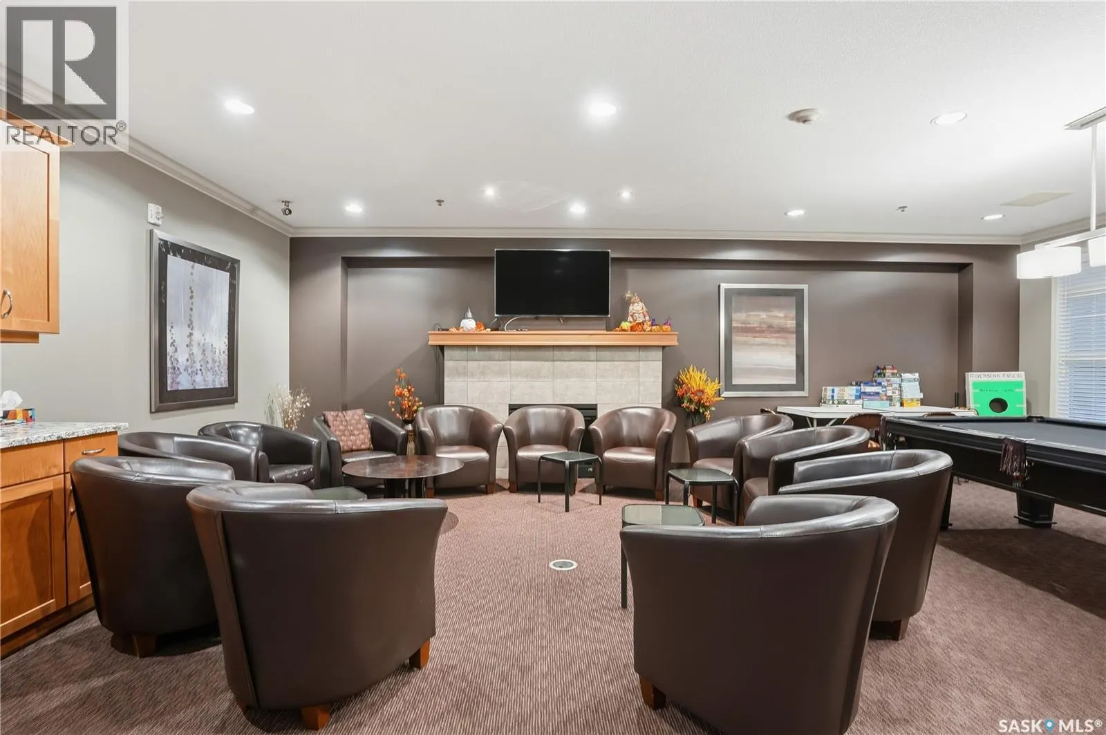301 2160 Heseltine ROAD