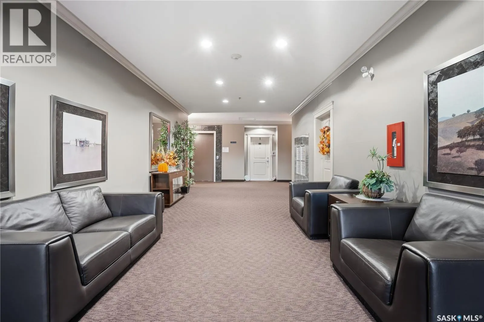 301 2160 Heseltine ROAD