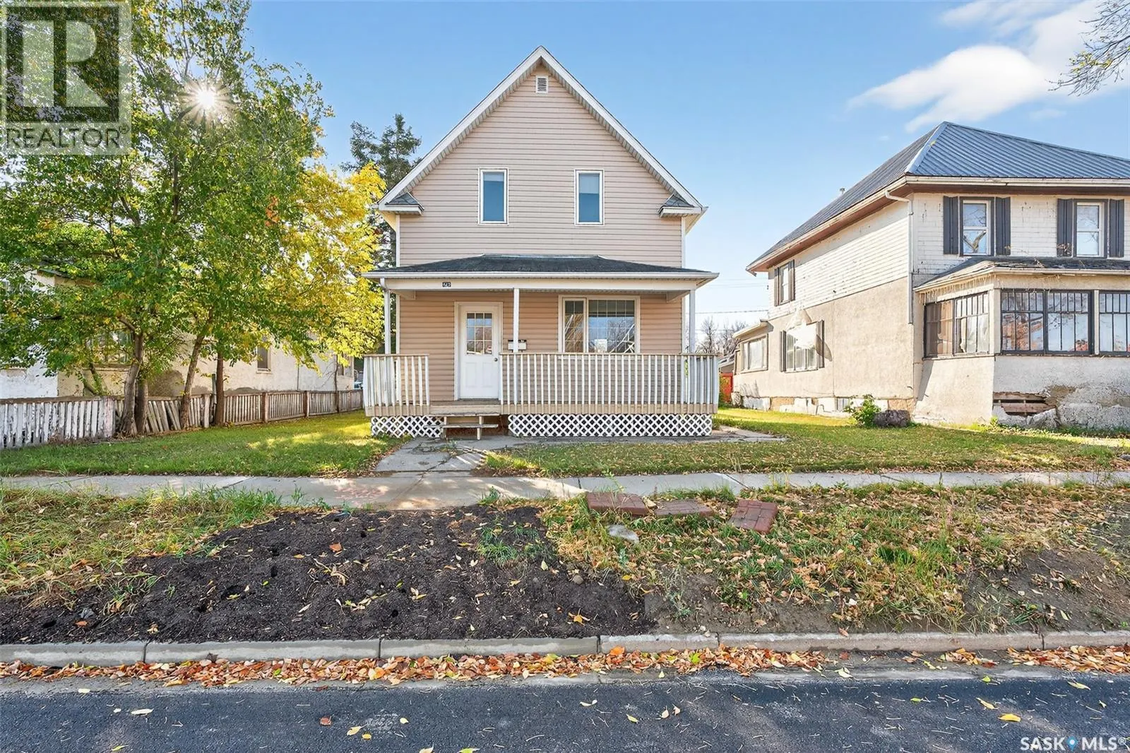 423 Coteau STREET W