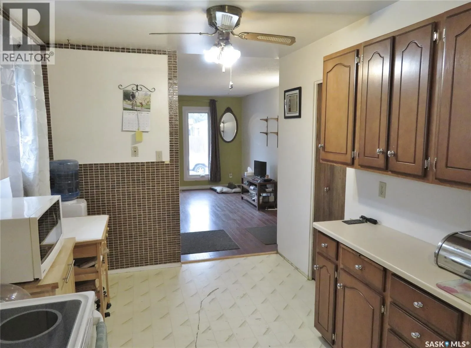 933 Macklem DRIVE