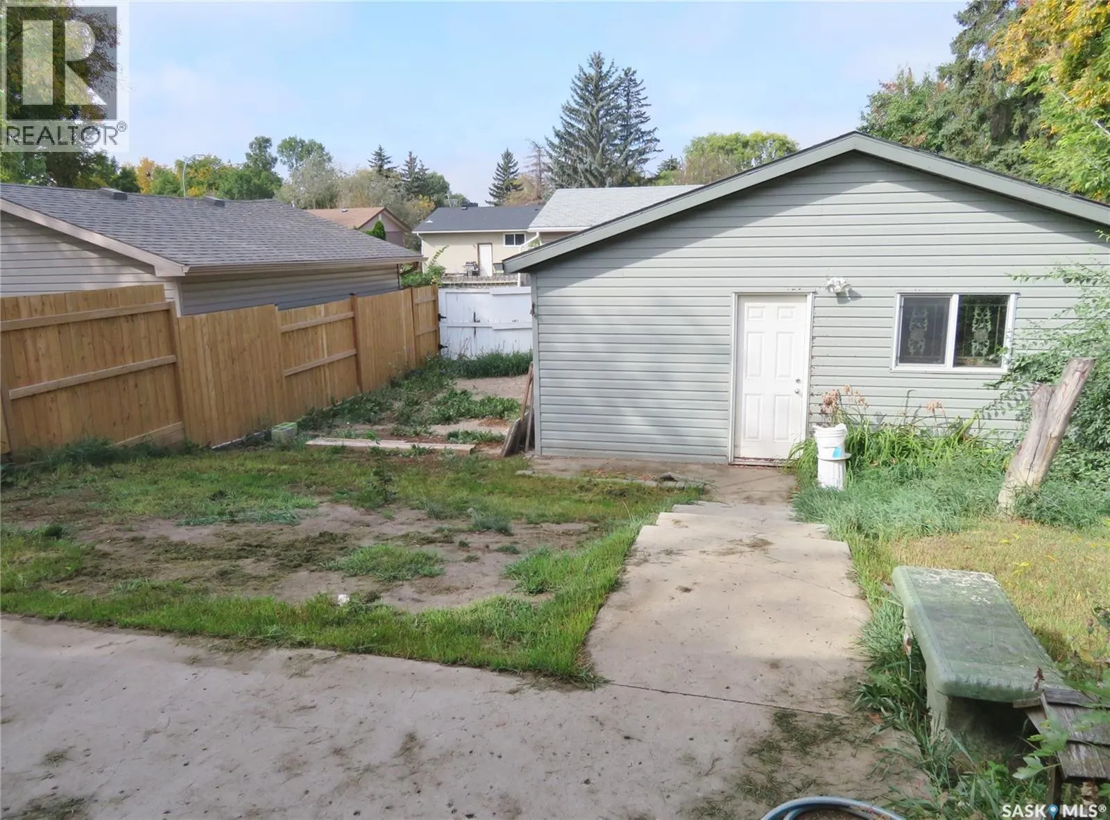 933 Macklem DRIVE