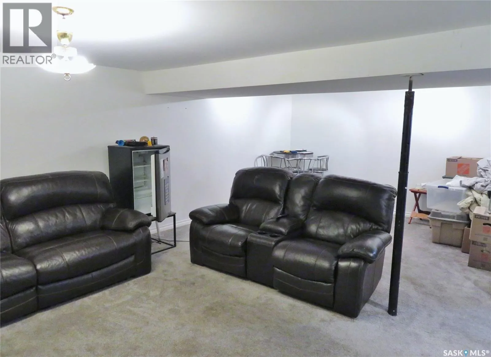933 Macklem DRIVE