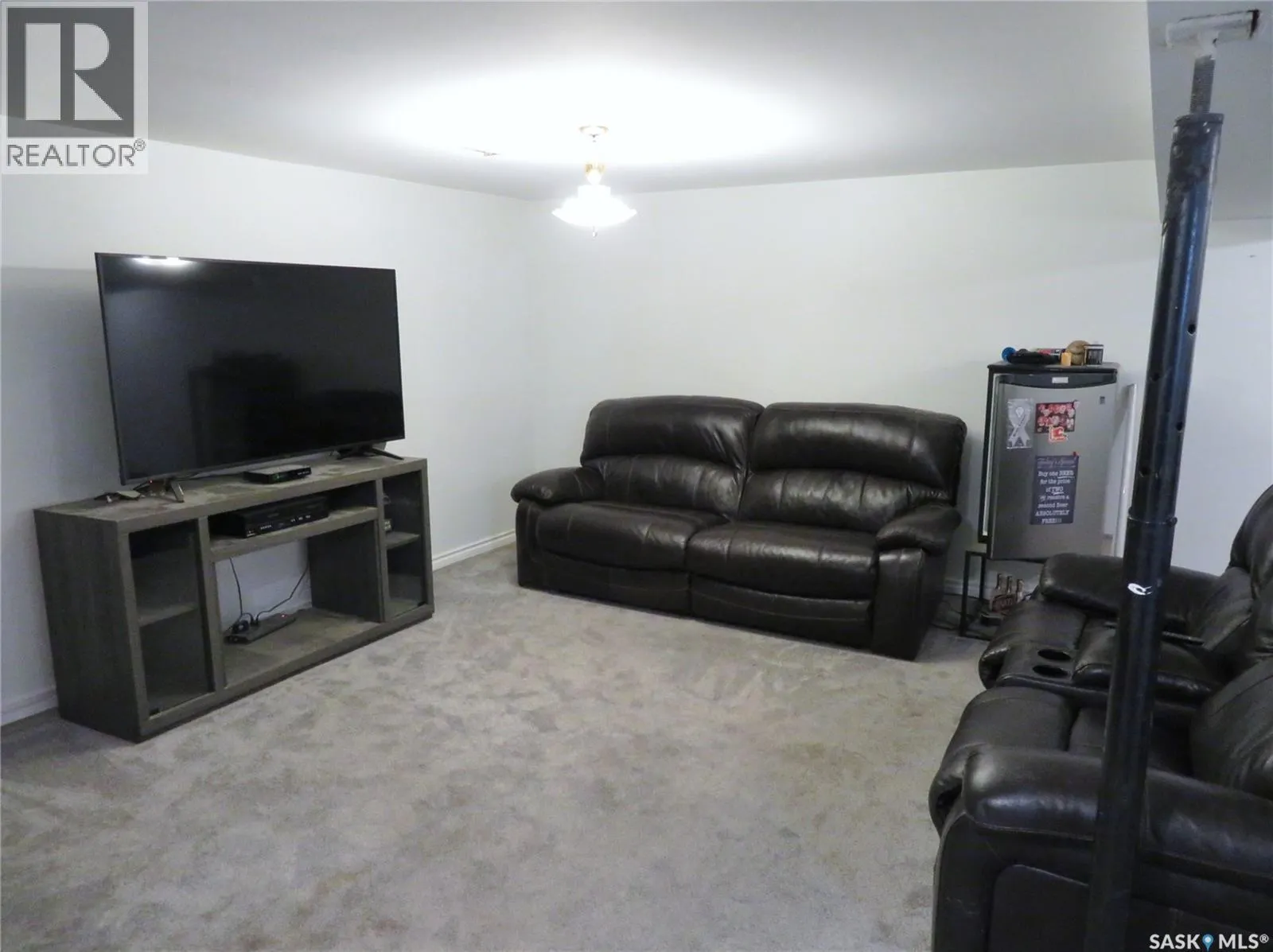 933 Macklem DRIVE