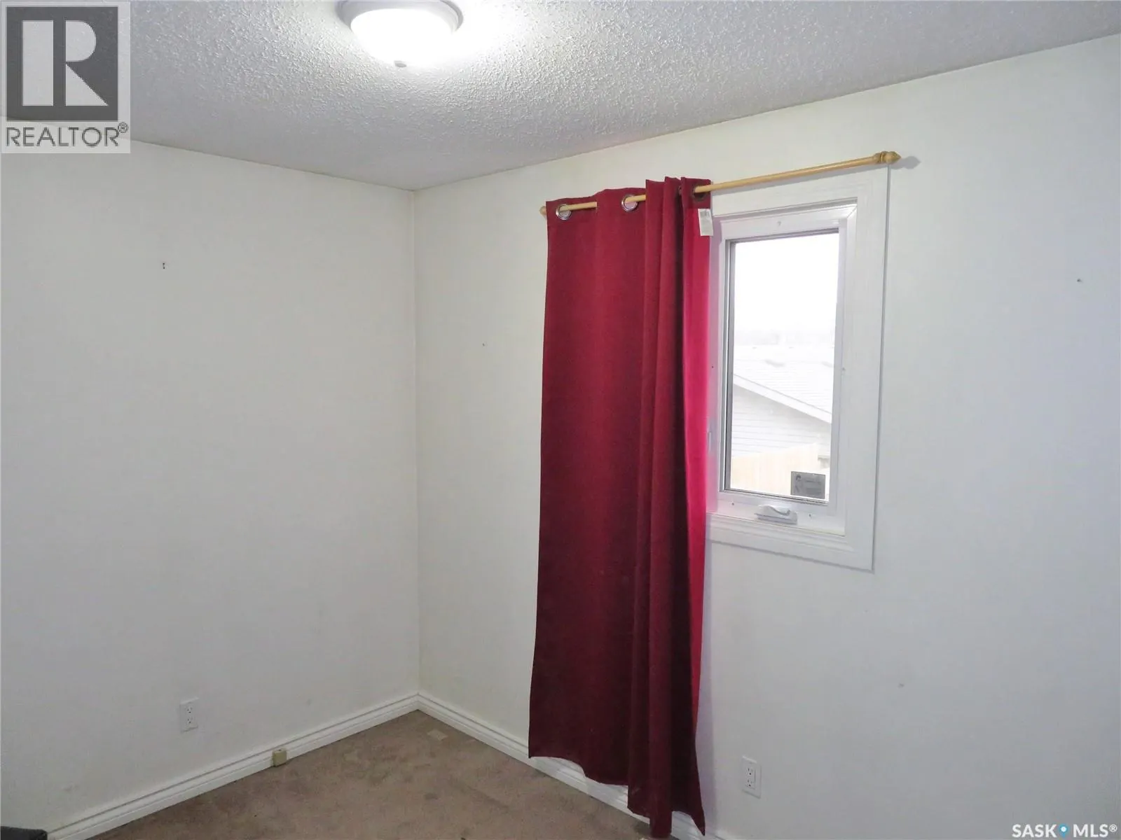 933 Macklem DRIVE