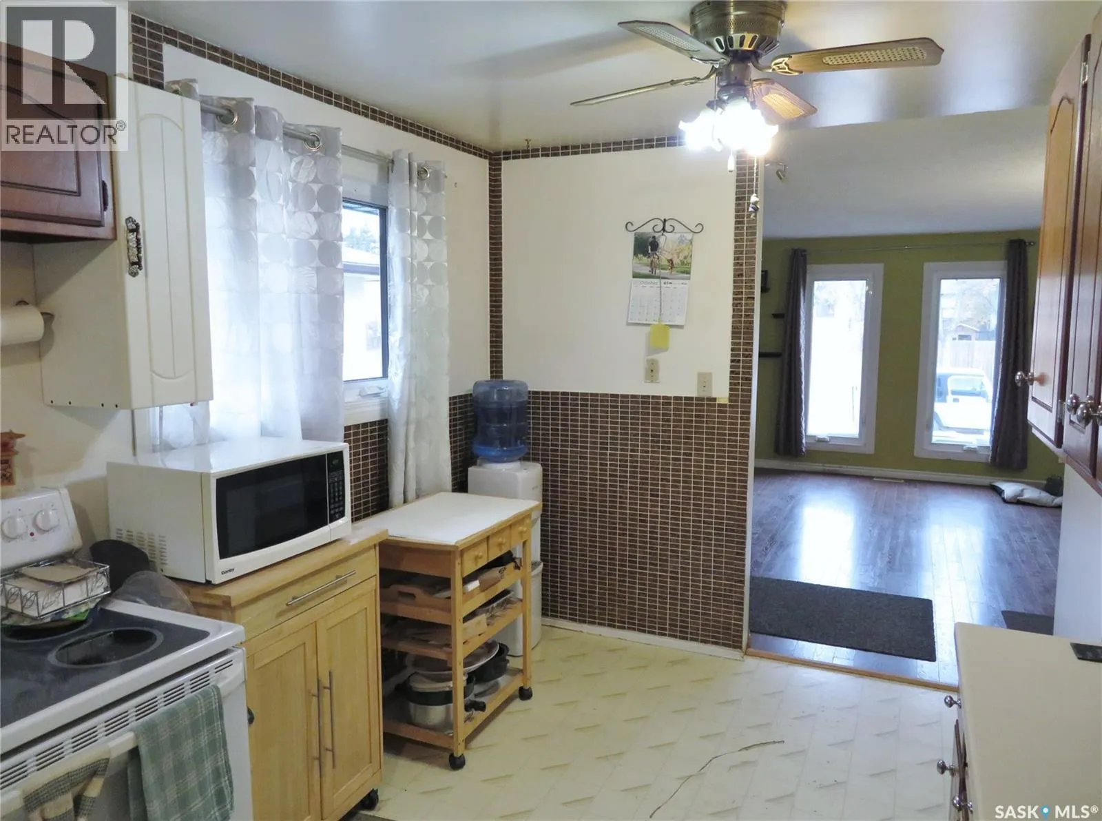 933 Macklem DRIVE
