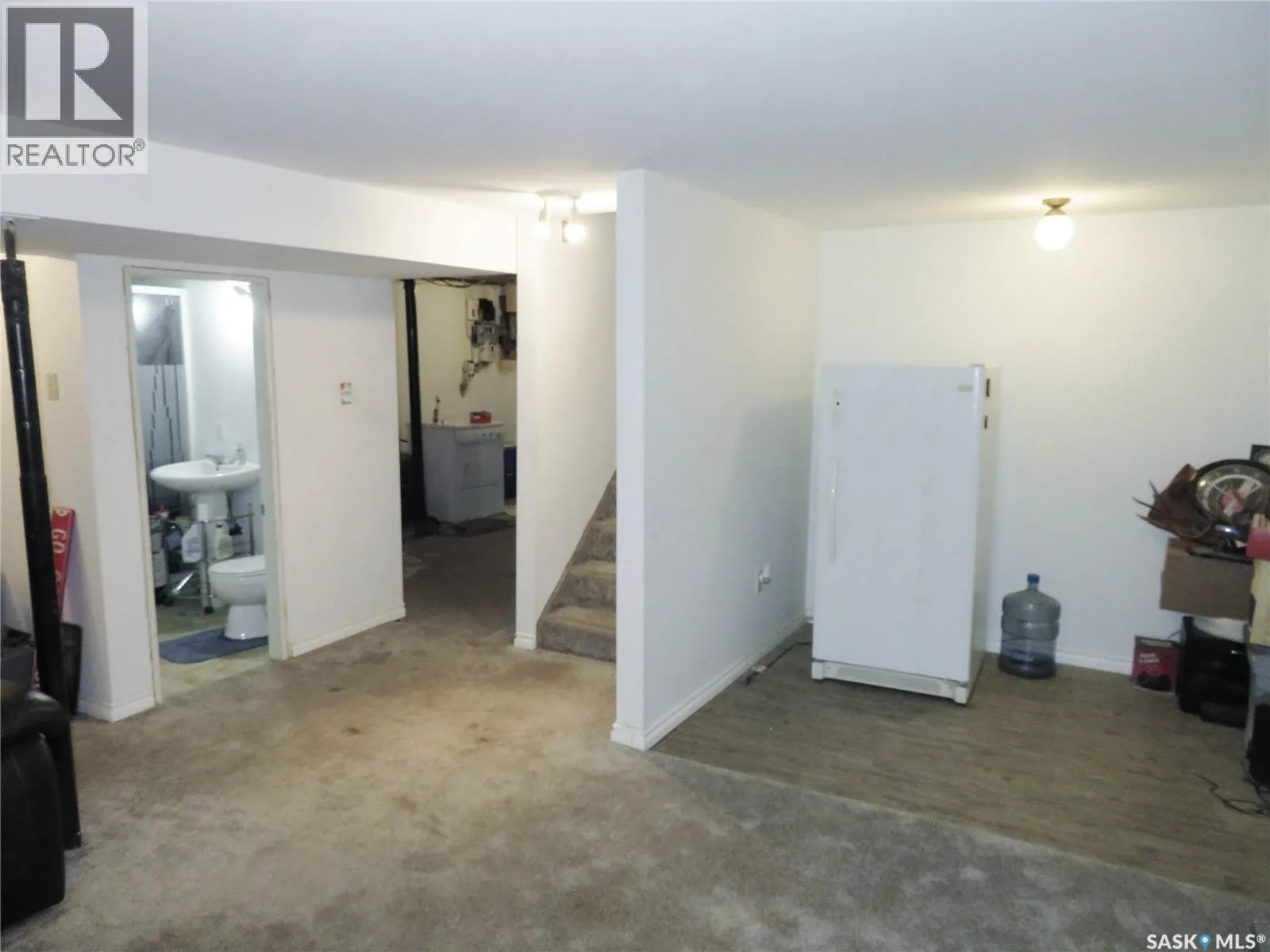 933 Macklem DRIVE