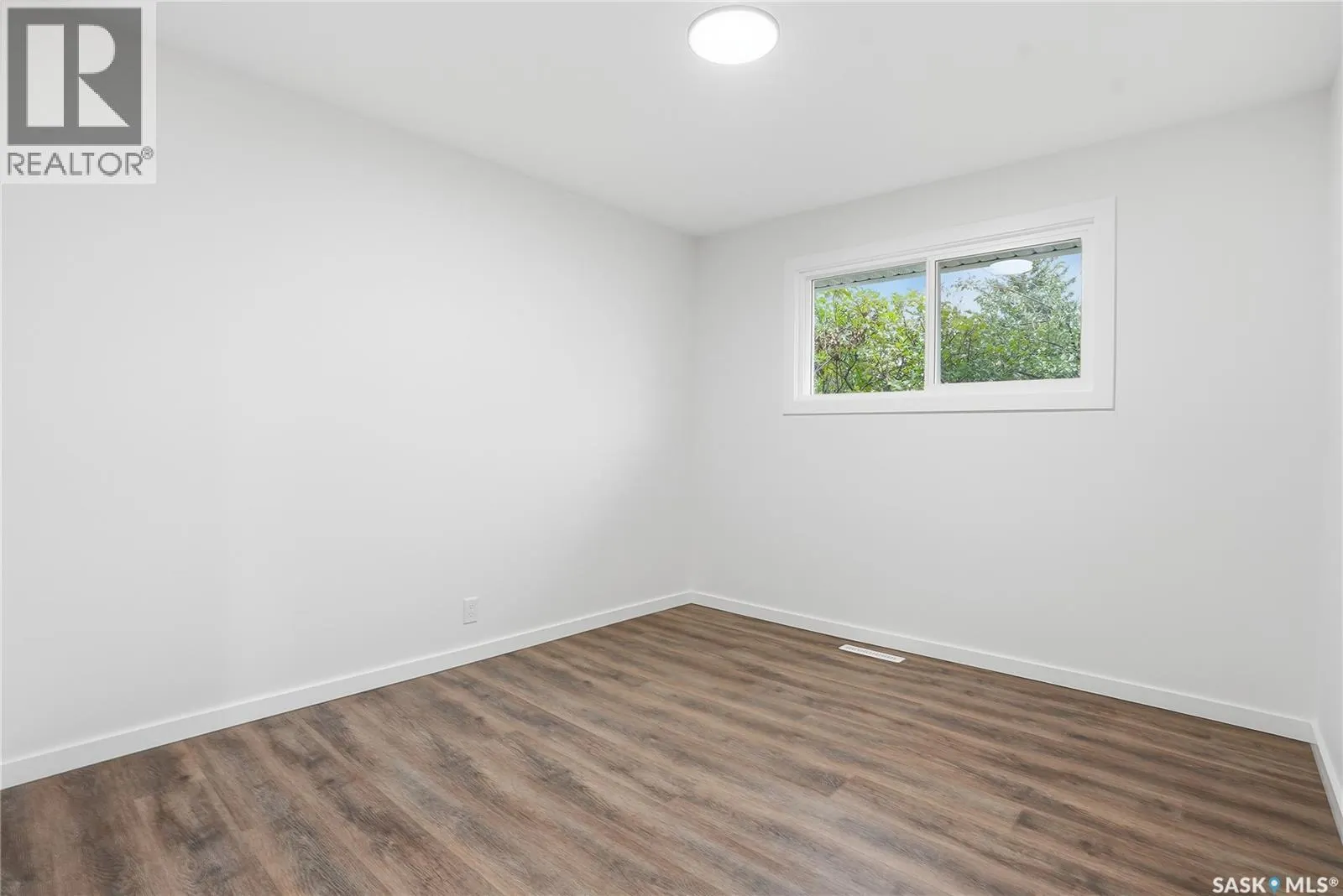 113 5th AVENUE N